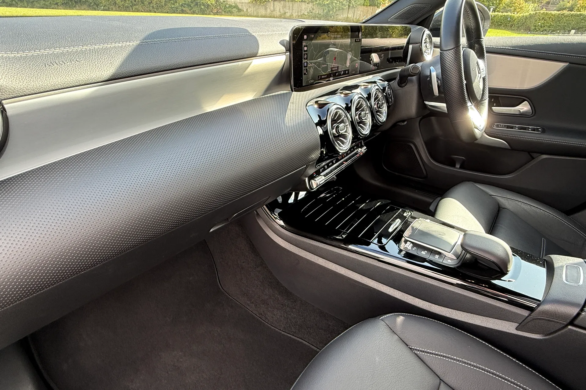 MERCEDES-BENZ CLA thumbnail image number 30