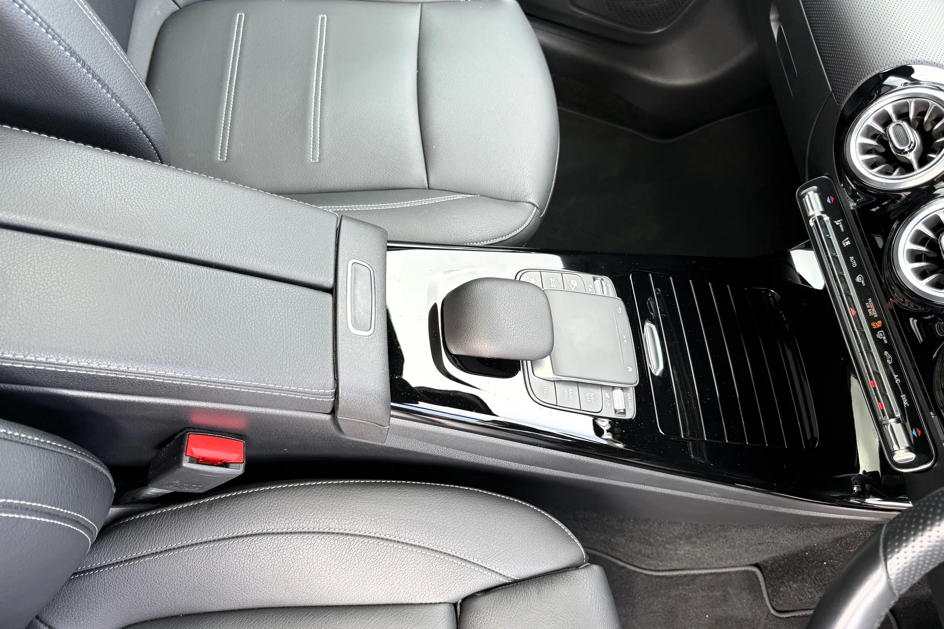 MERCEDES-BENZ CLA thumbnail image number 46