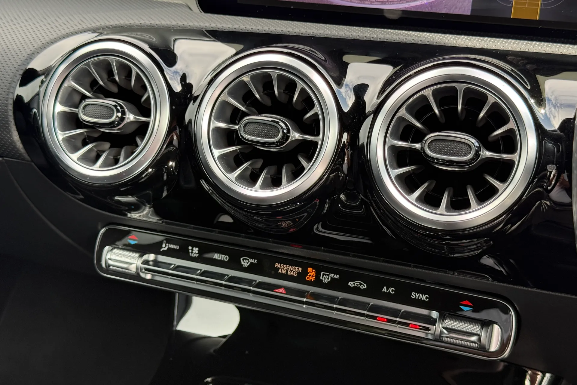 MERCEDES-BENZ CLA thumbnail image number 40