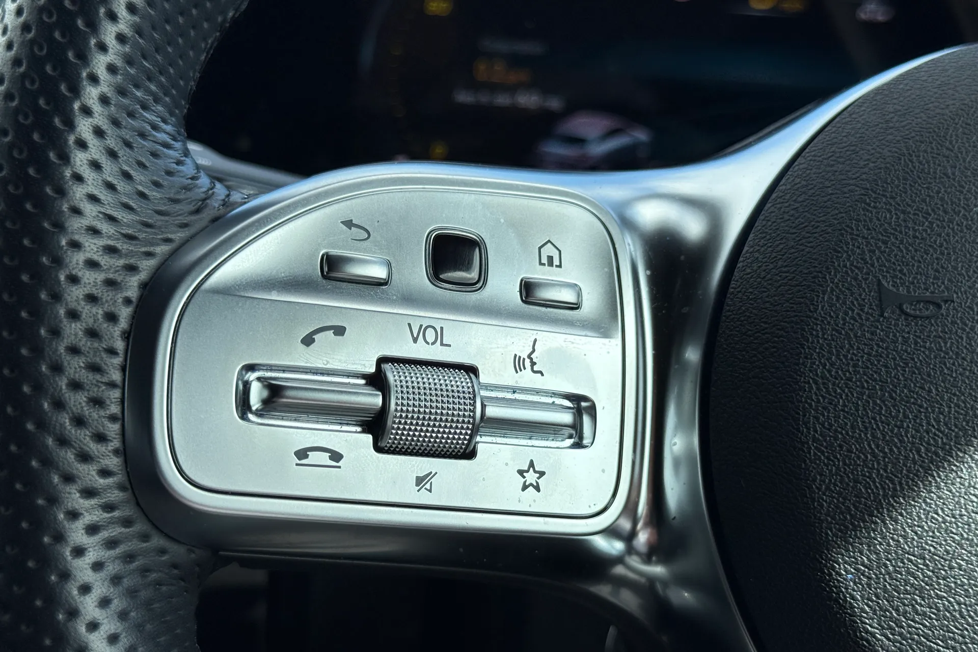 MERCEDES-BENZ CLA thumbnail image number 42