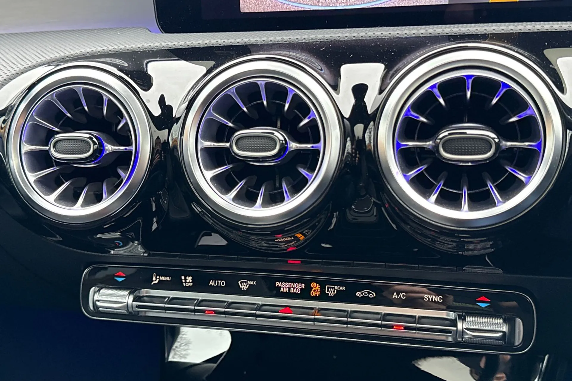 MERCEDES-BENZ CLA thumbnail image number 40