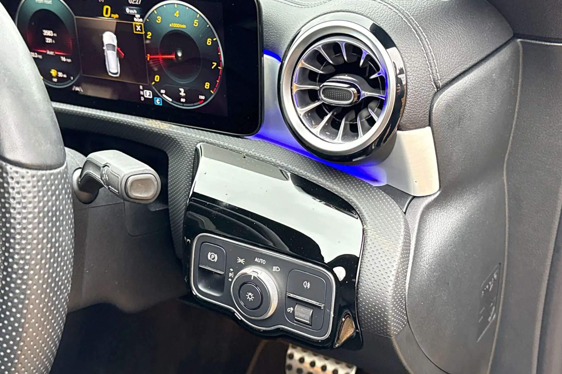 MERCEDES-BENZ CLA thumbnail image number 51