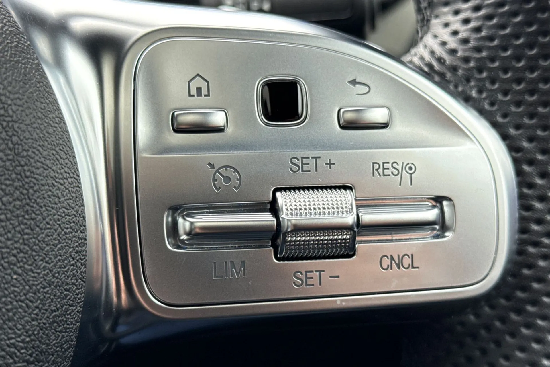 MERCEDES-BENZ CLA thumbnail image number 39