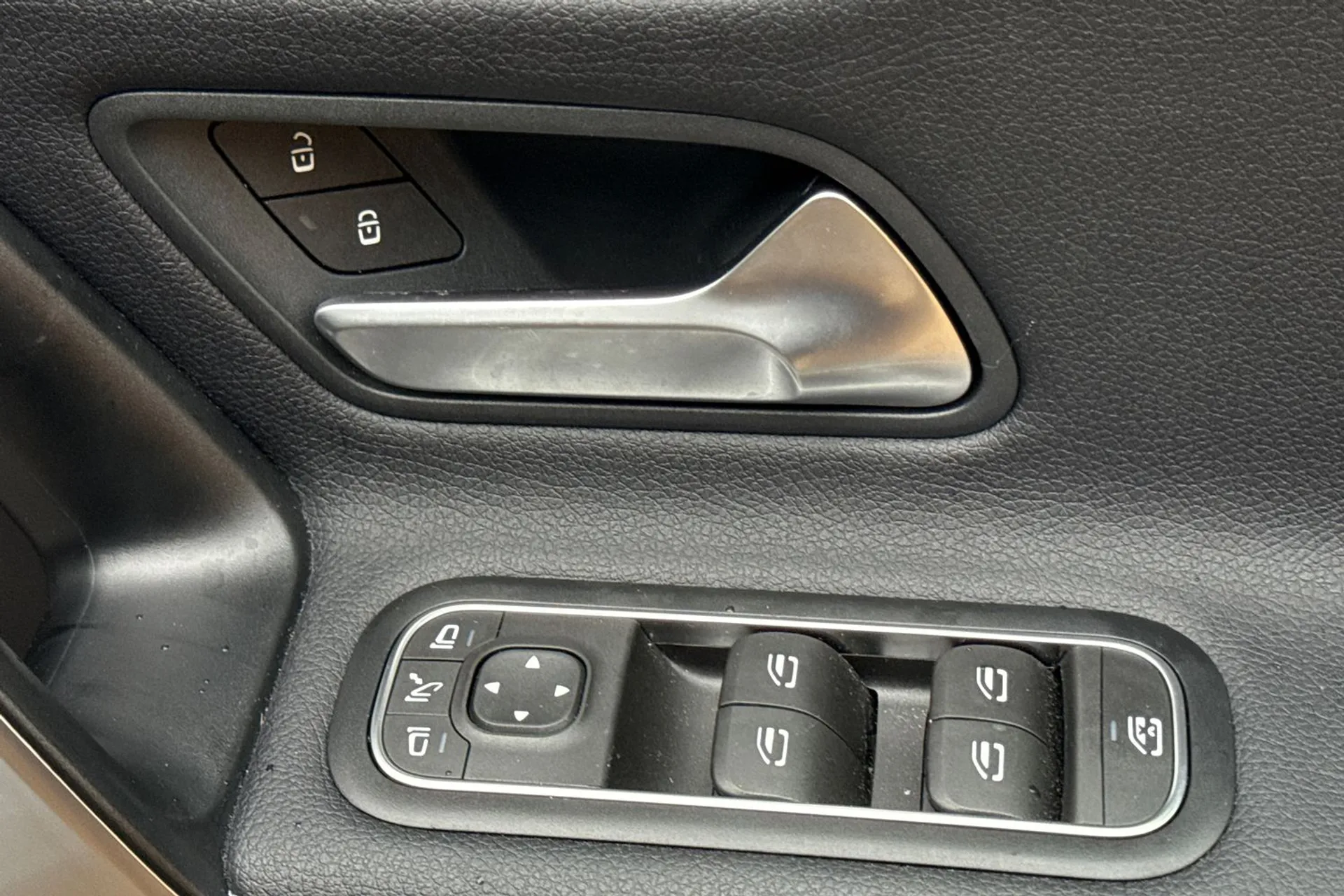 MERCEDES-BENZ CLA thumbnail image number 47