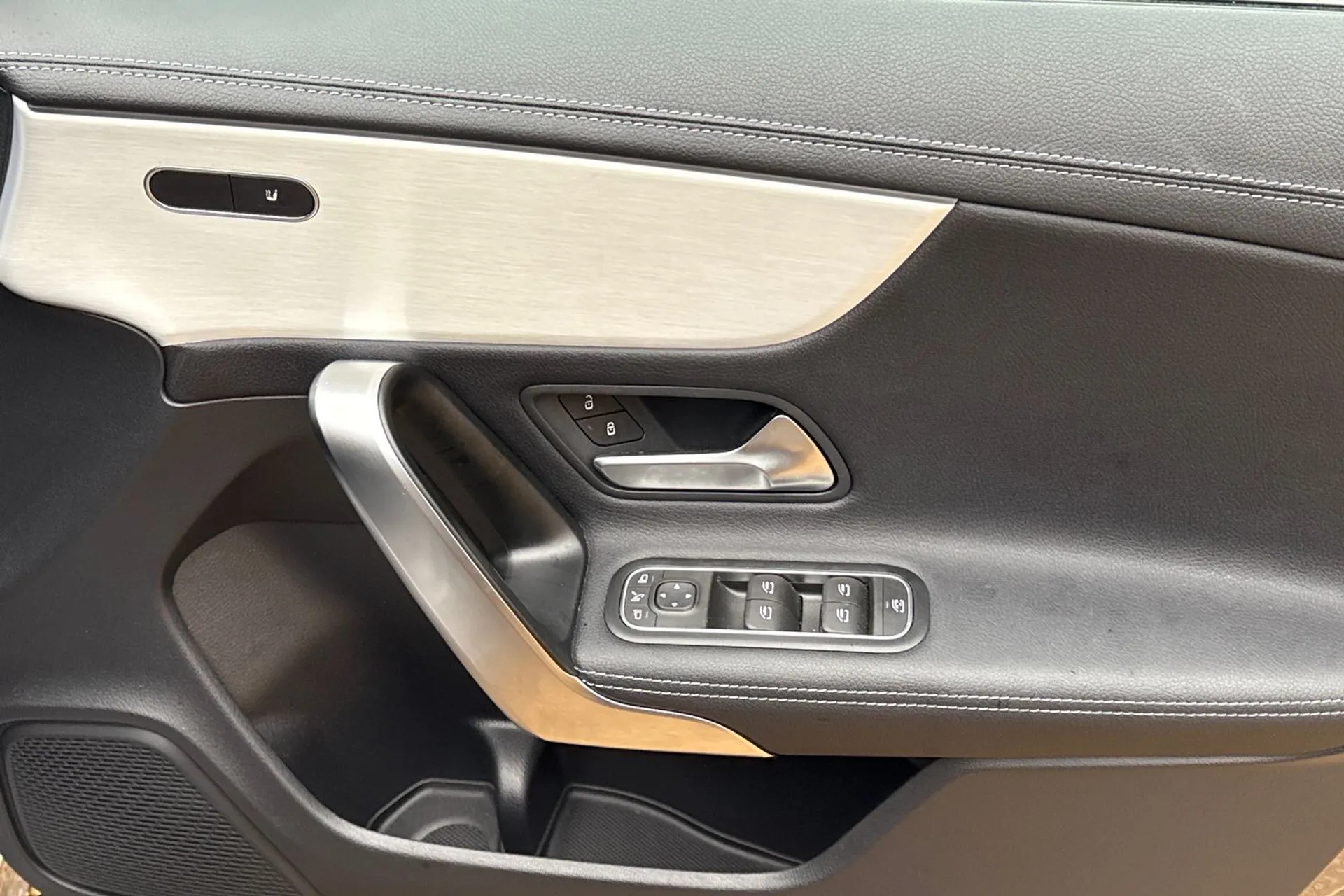 MERCEDES-BENZ CLA thumbnail image number 41