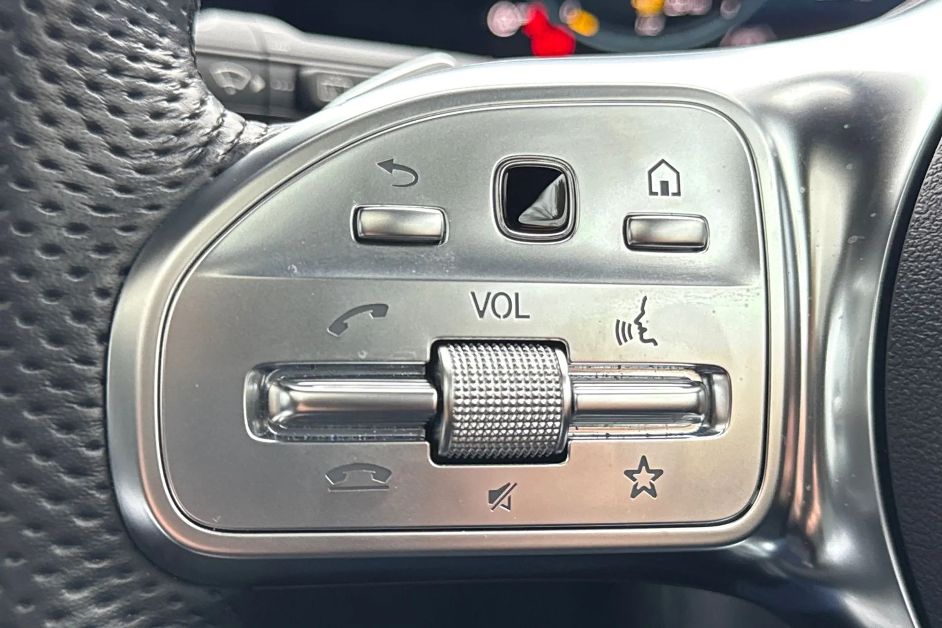 MERCEDES-BENZ CLA thumbnail image number 38