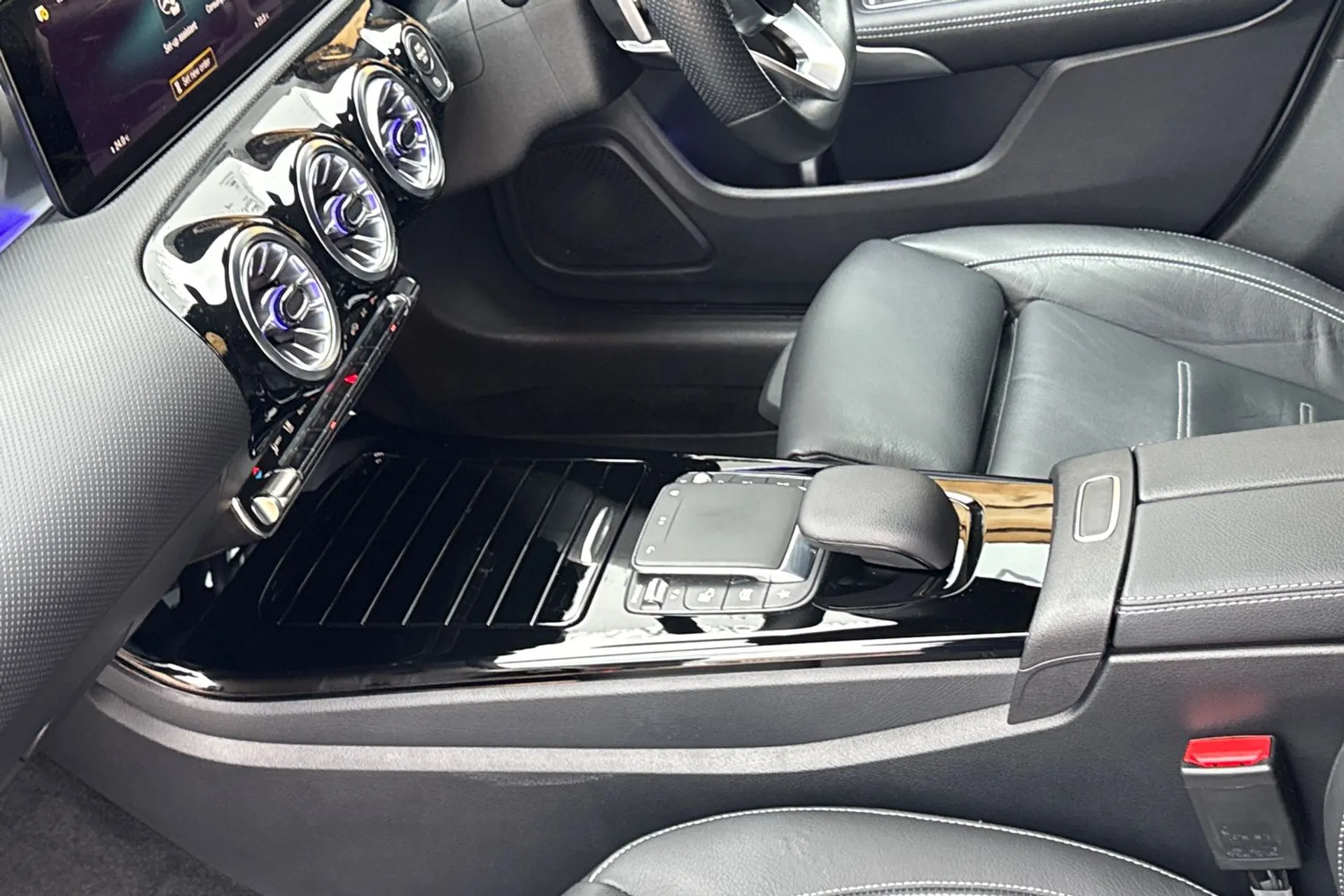 MERCEDES-BENZ CLA thumbnail image number 42