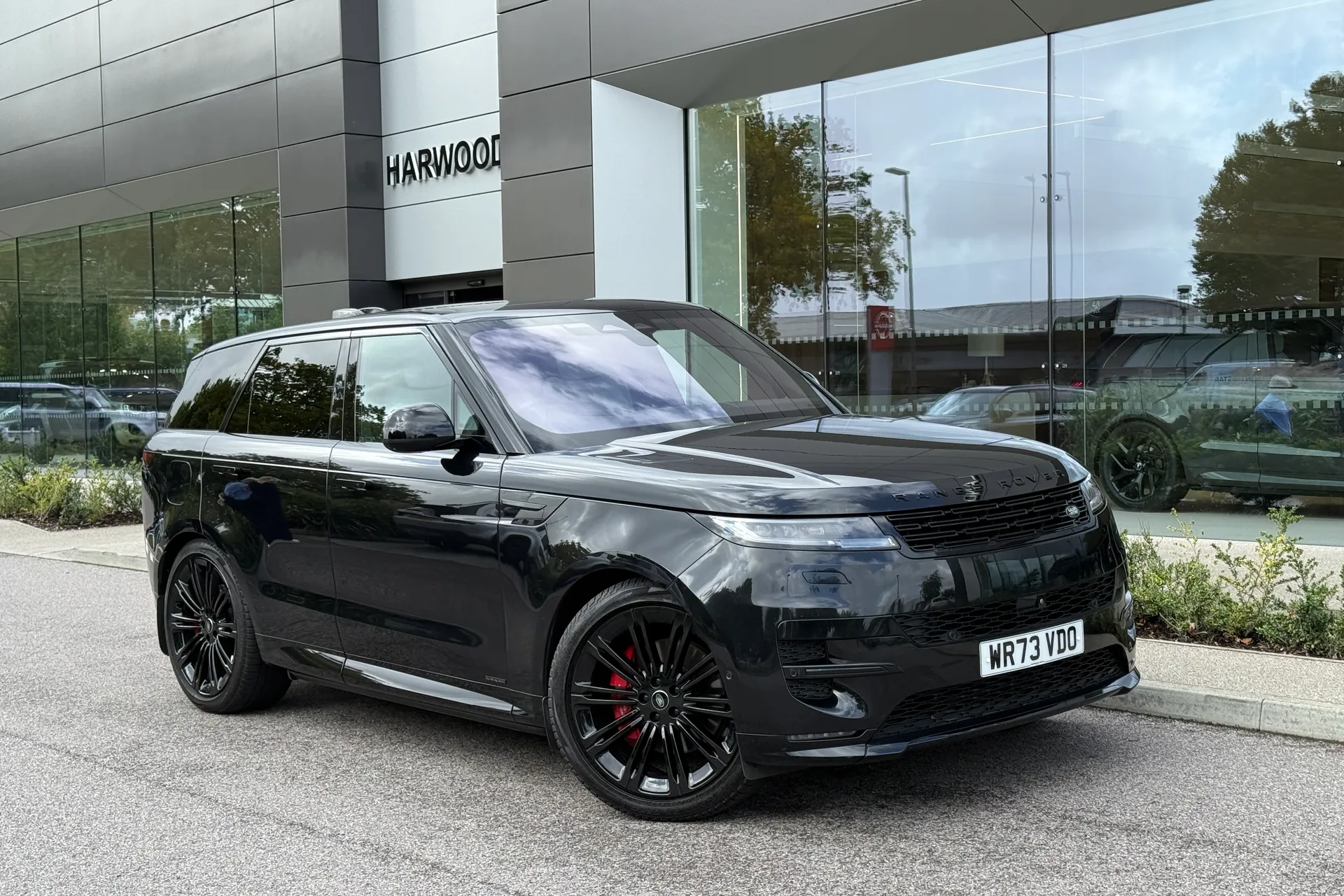 LAND ROVER RANGE ROVER SPORT focused image