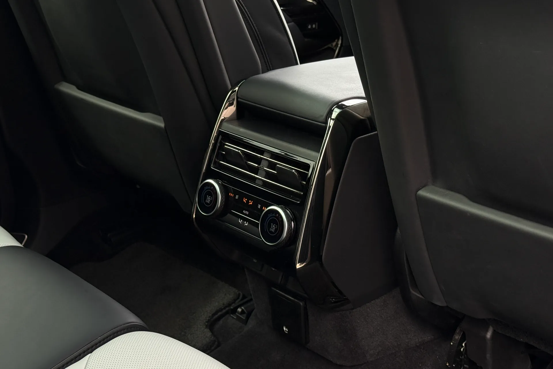 LAND ROVER RANGE ROVER SPORT thumbnail image number 36