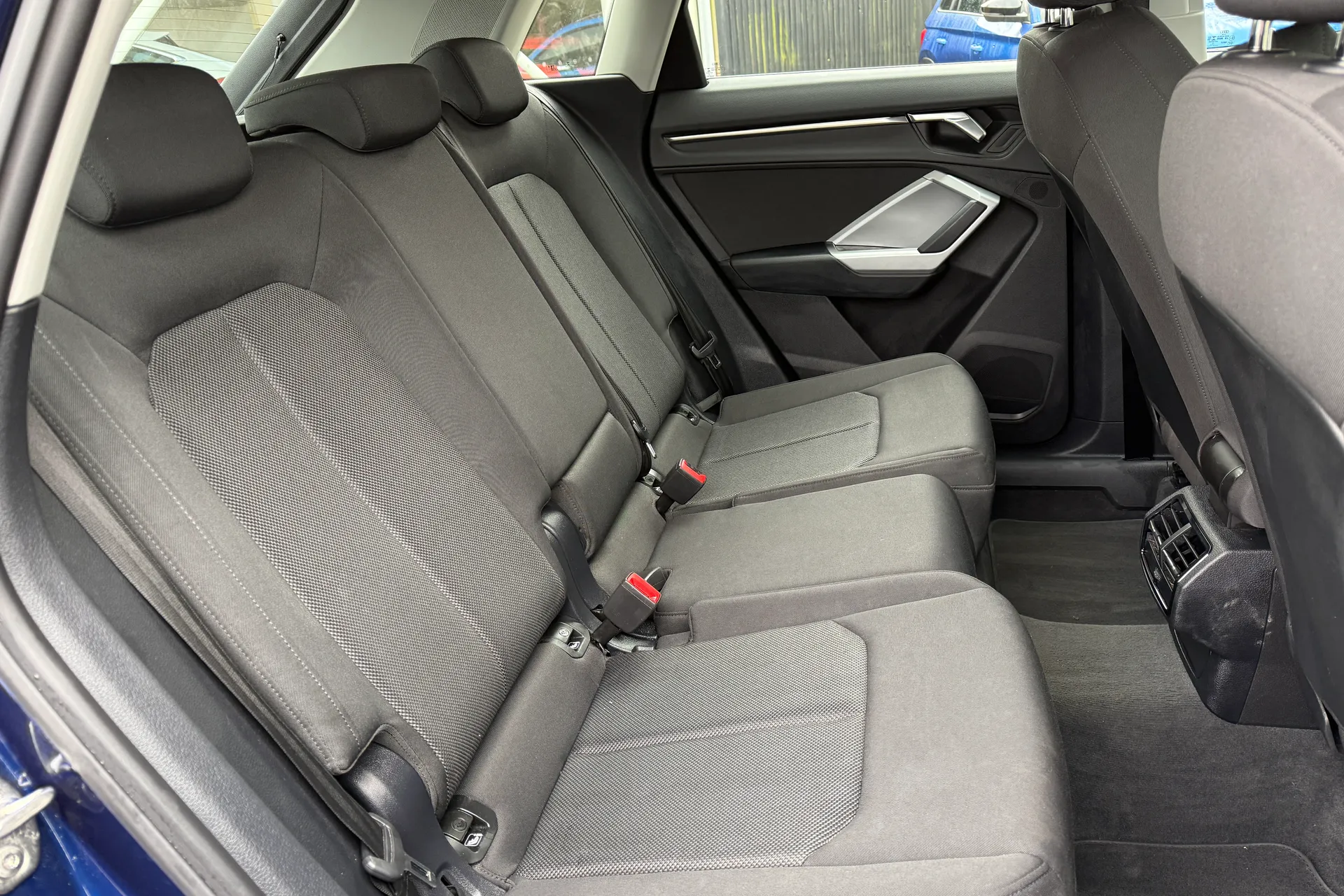 Audi Q3 thumbnail image number 9