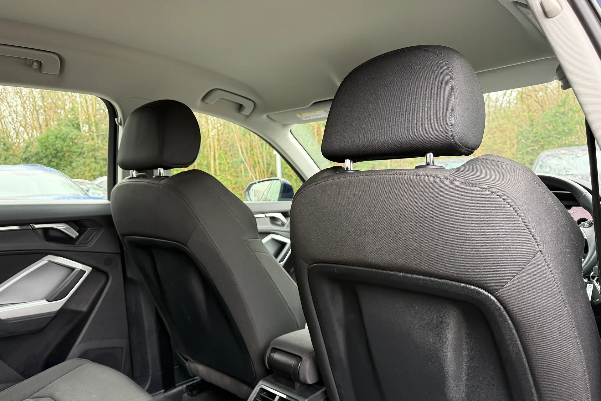 Audi Q3 thumbnail image number 10