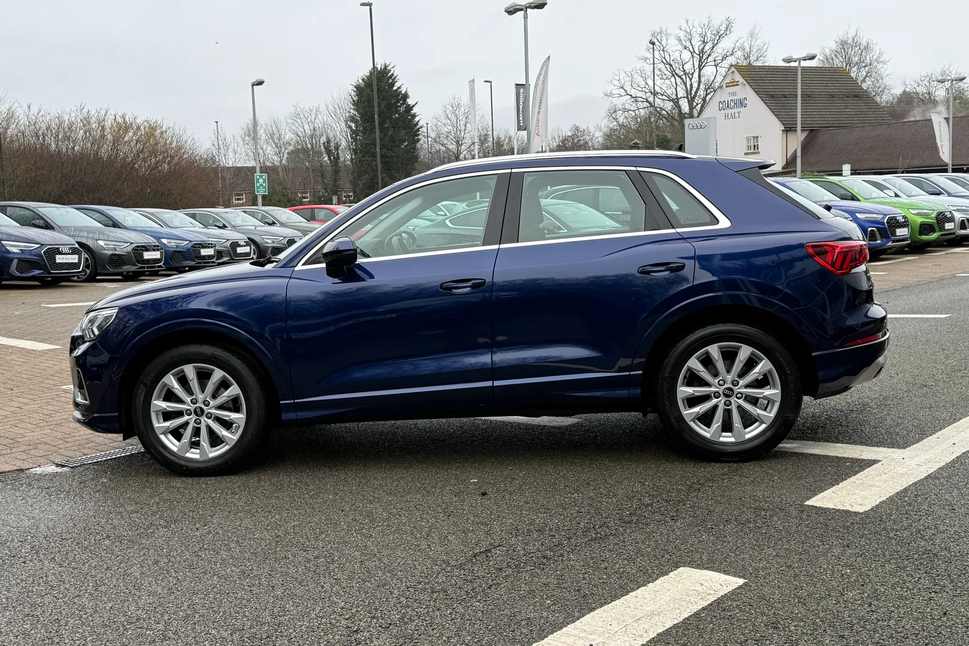 Audi Q3 thumbnail image number 14