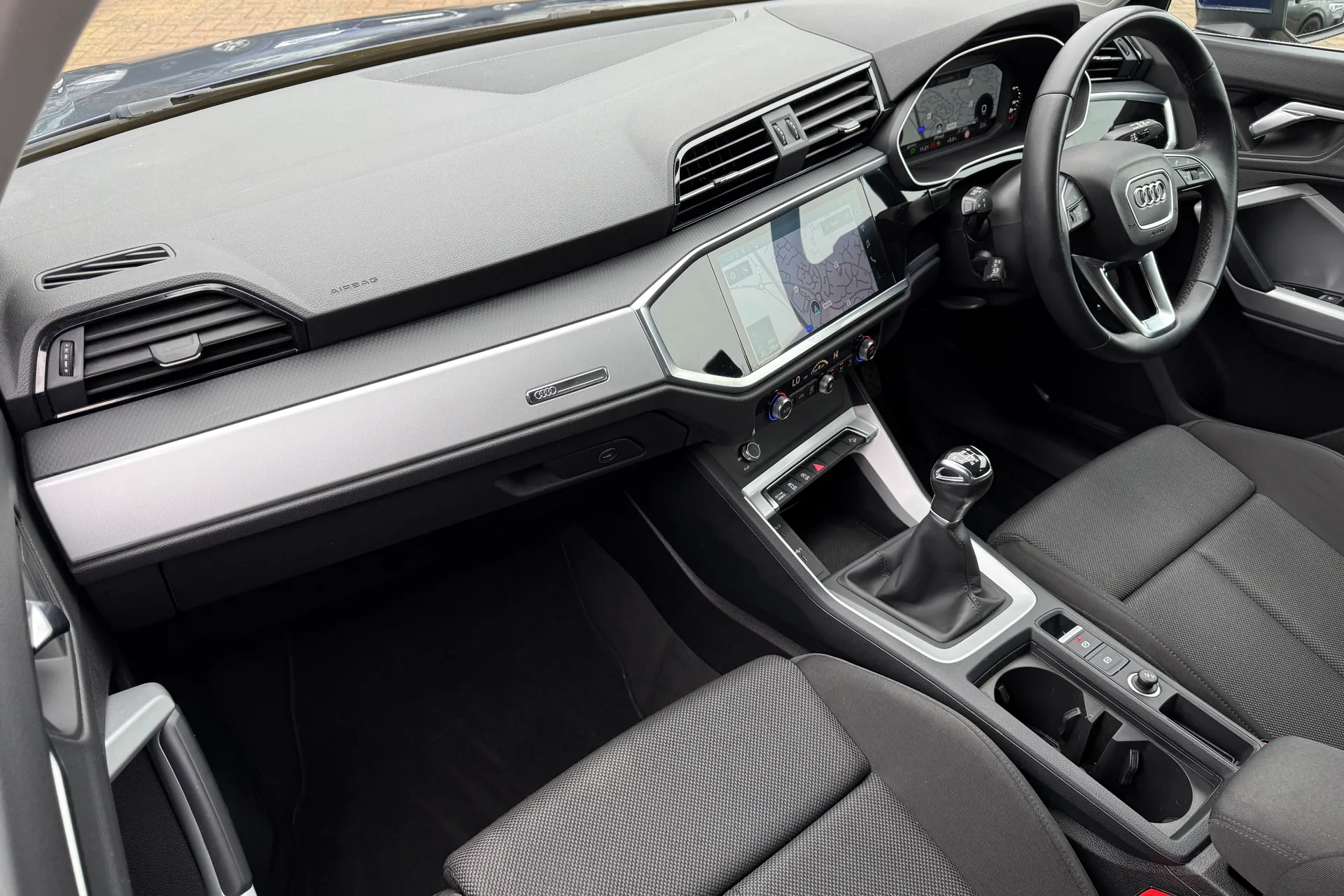 Audi Q3 thumbnail image number 17