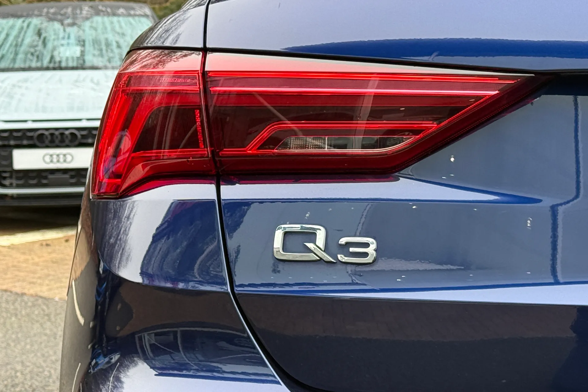 Audi Q3 thumbnail image number 22