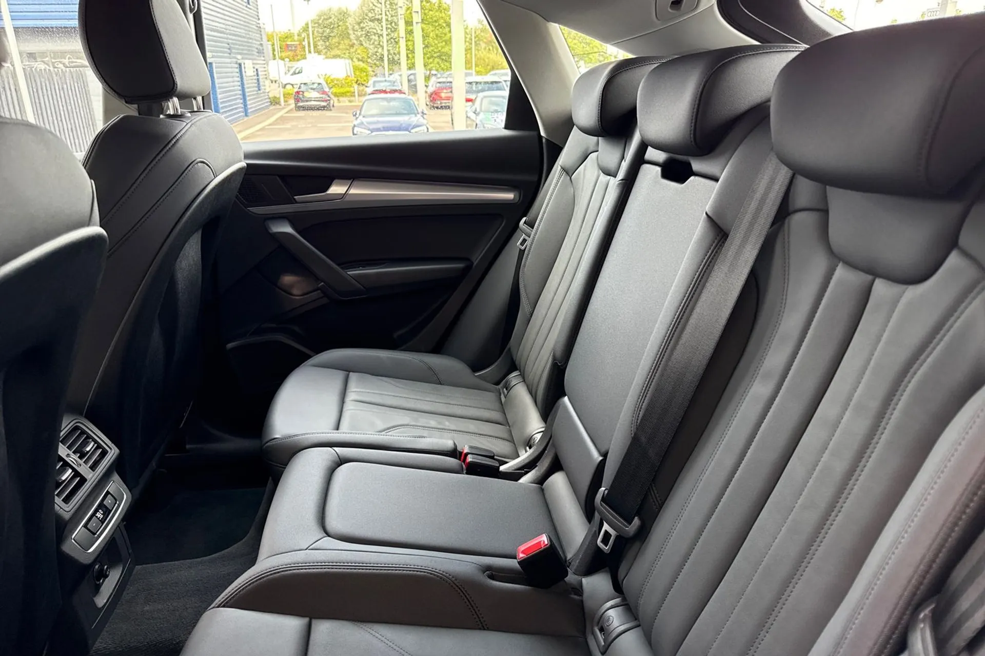 Audi Q5 thumbnail image number 32