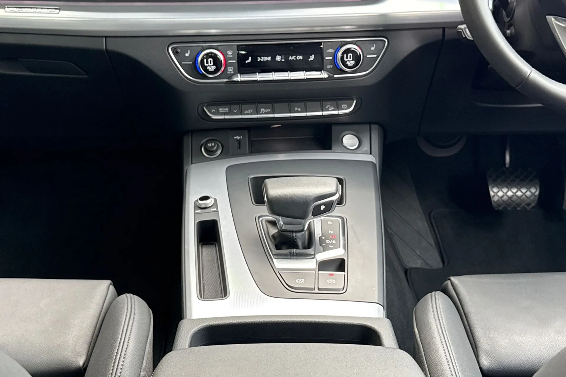 Audi Q5 thumbnail image number 42