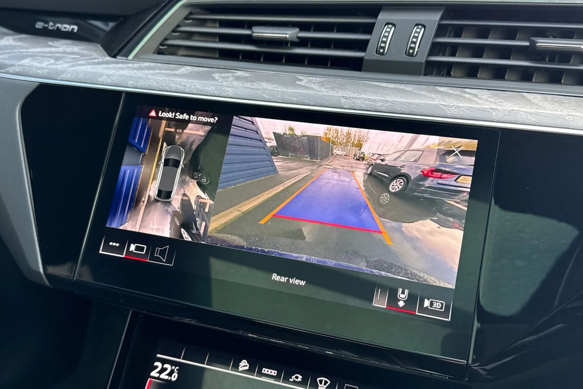 Audi e-tron thumbnail image number 26