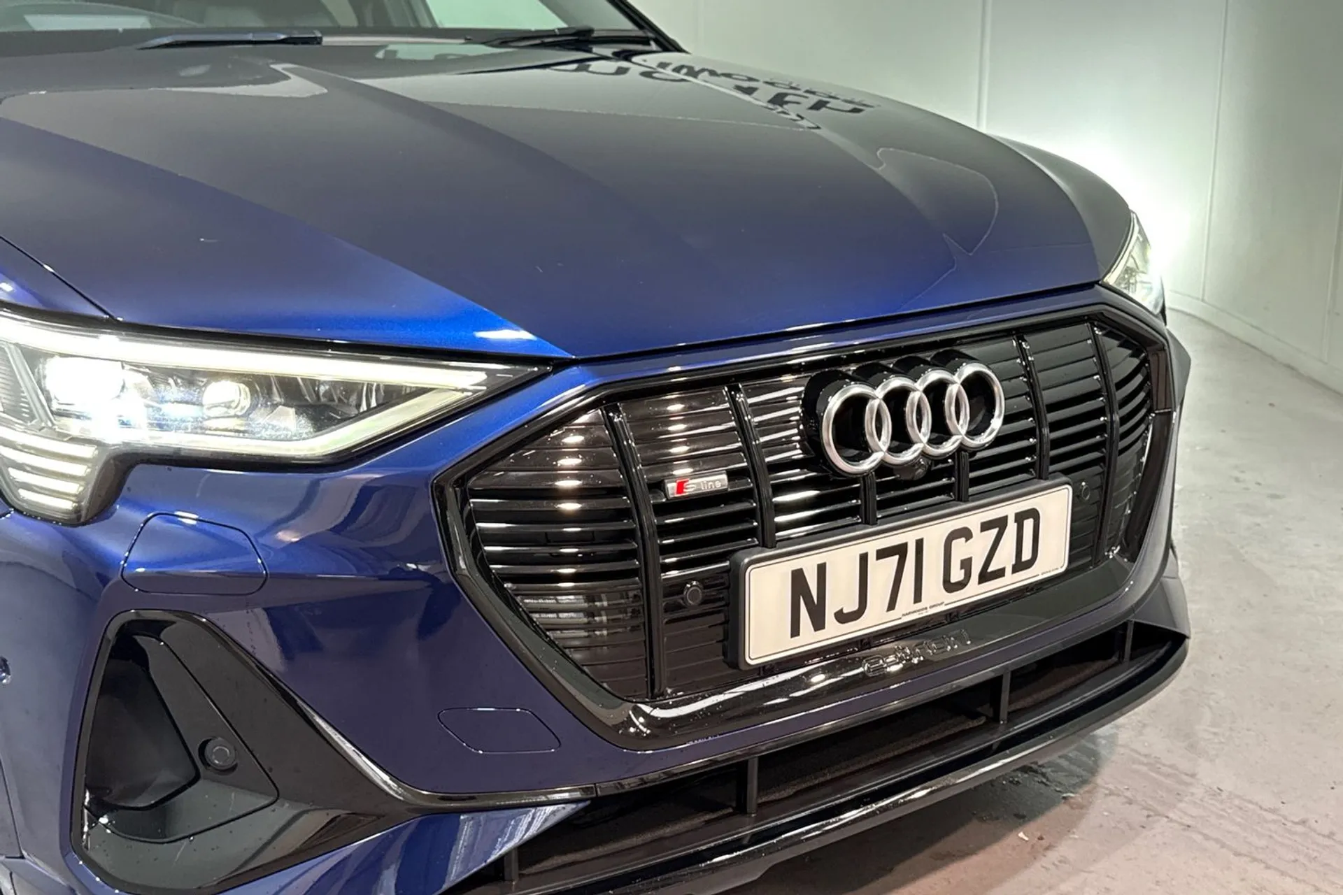 Audi e-tron thumbnail image number 18