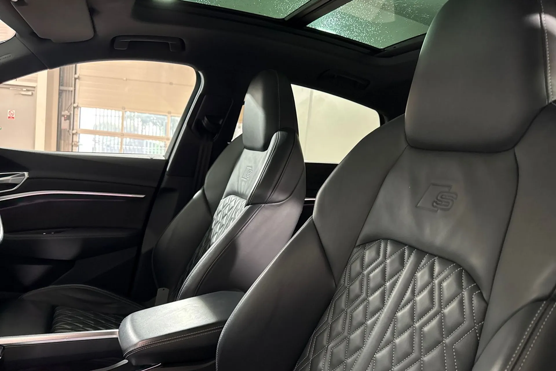 Audi e-tron thumbnail image number 35