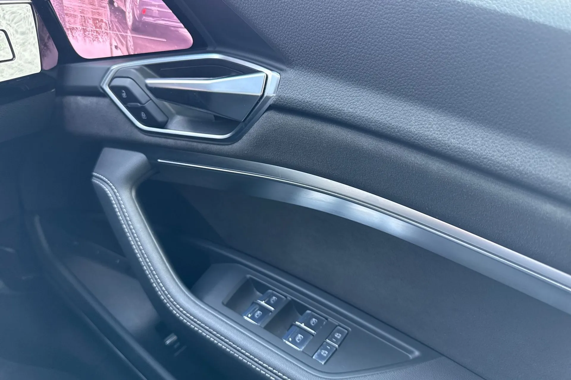 Audi e-tron thumbnail image number 52