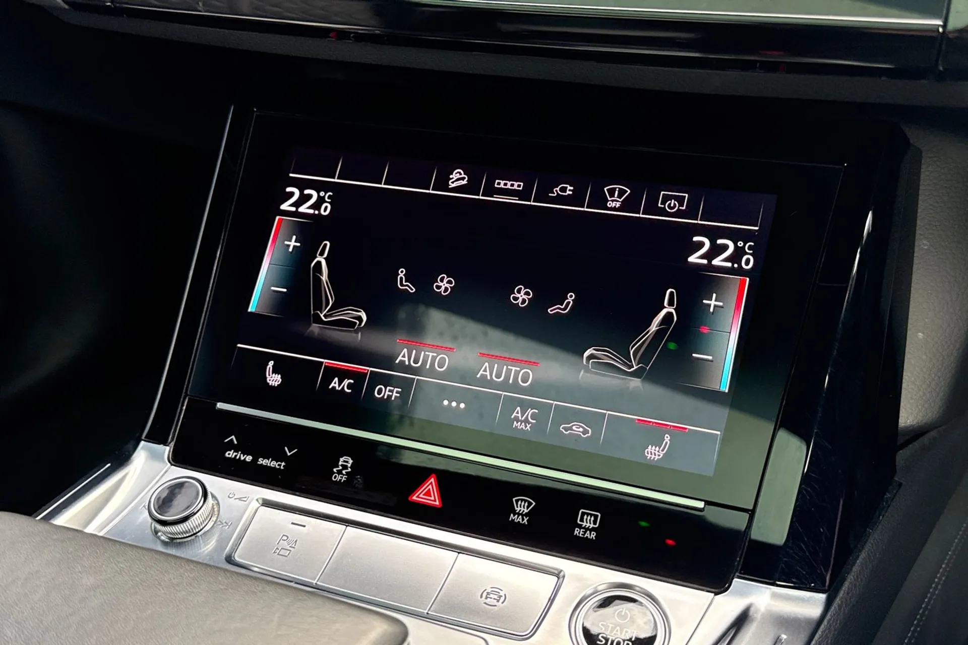 Audi e-tron thumbnail image number 32