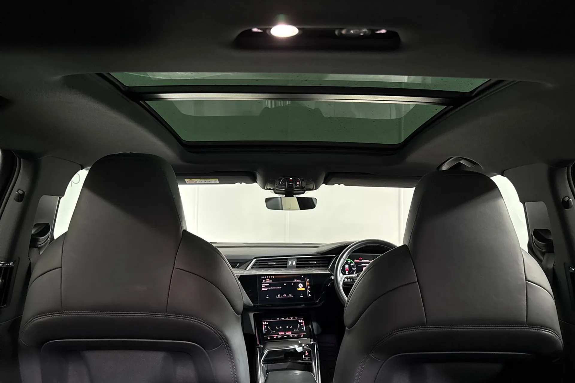 Audi e-tron thumbnail image number 20