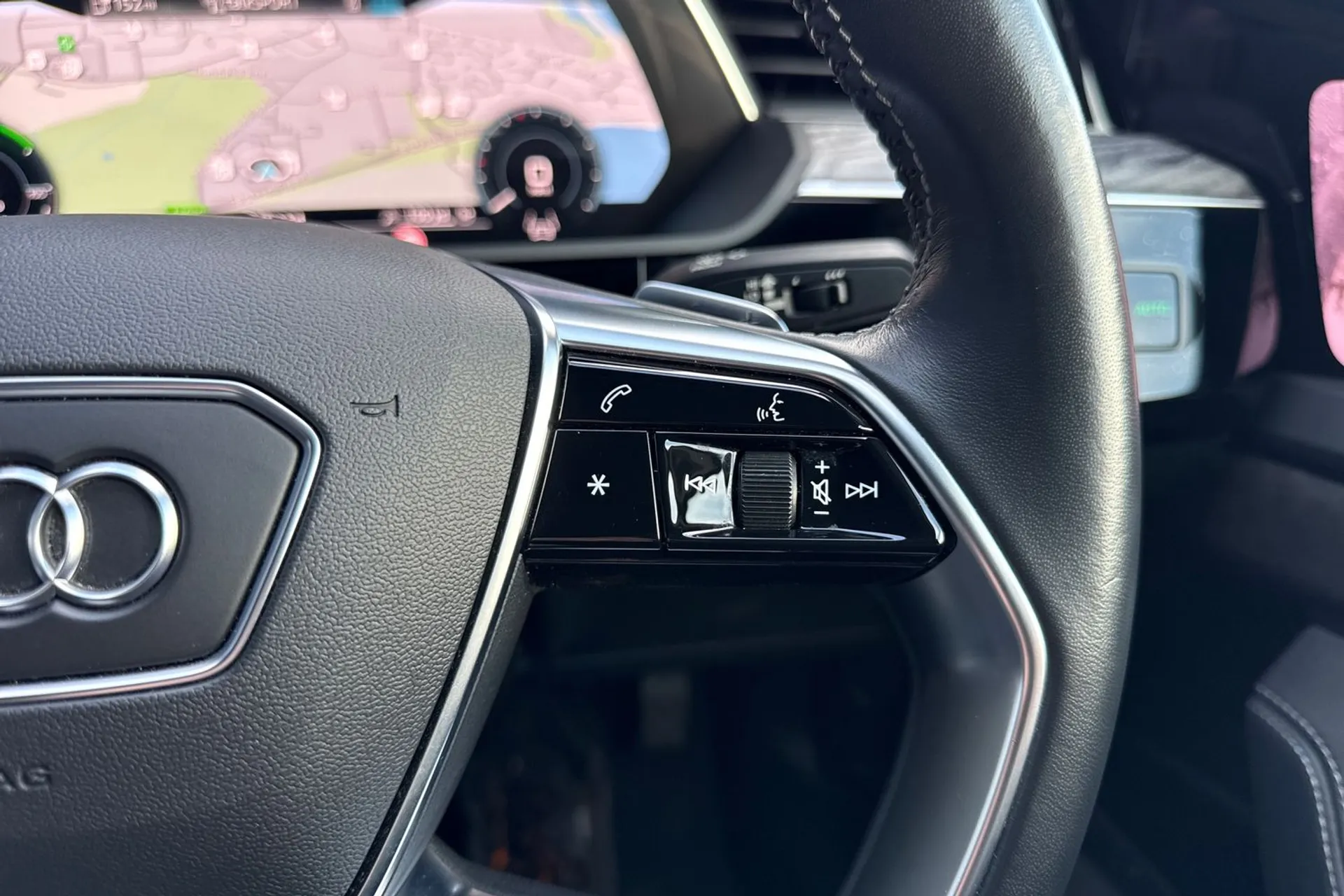 Audi e-tron thumbnail image number 50