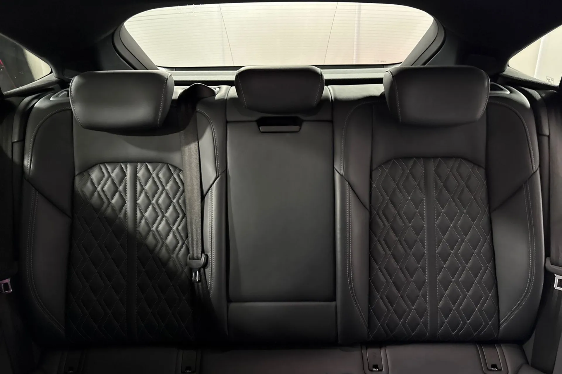 Audi e-tron thumbnail image number 40