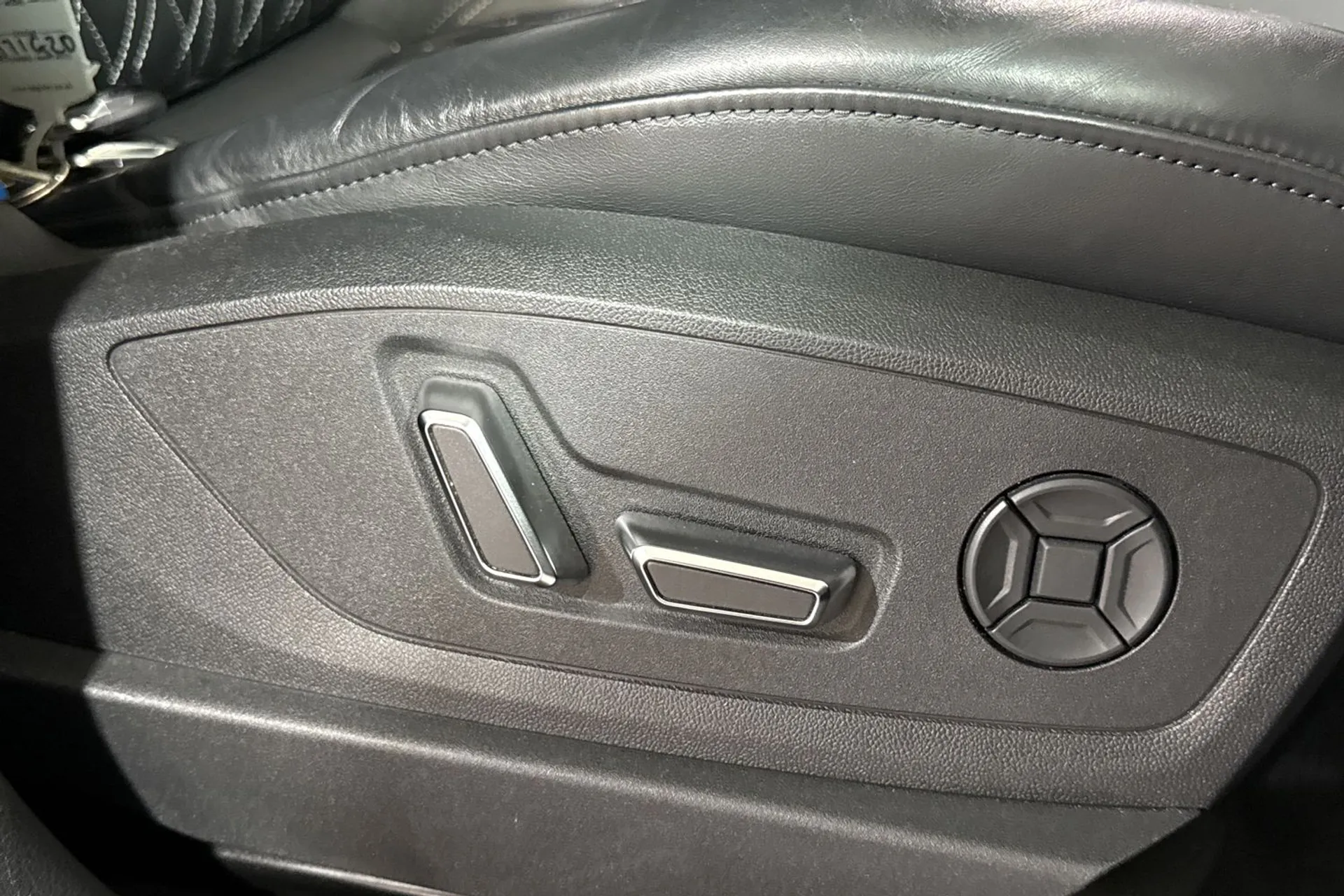 Audi e-tron thumbnail image number 47