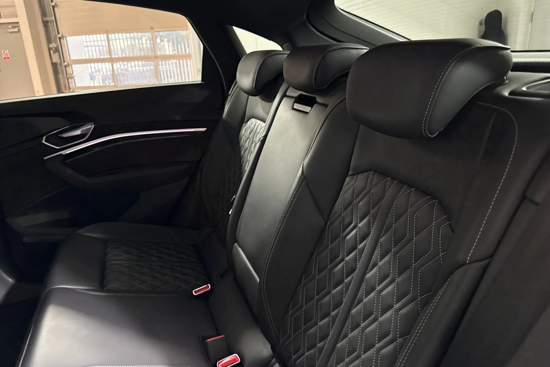 Audi e-tron thumbnail image number 38