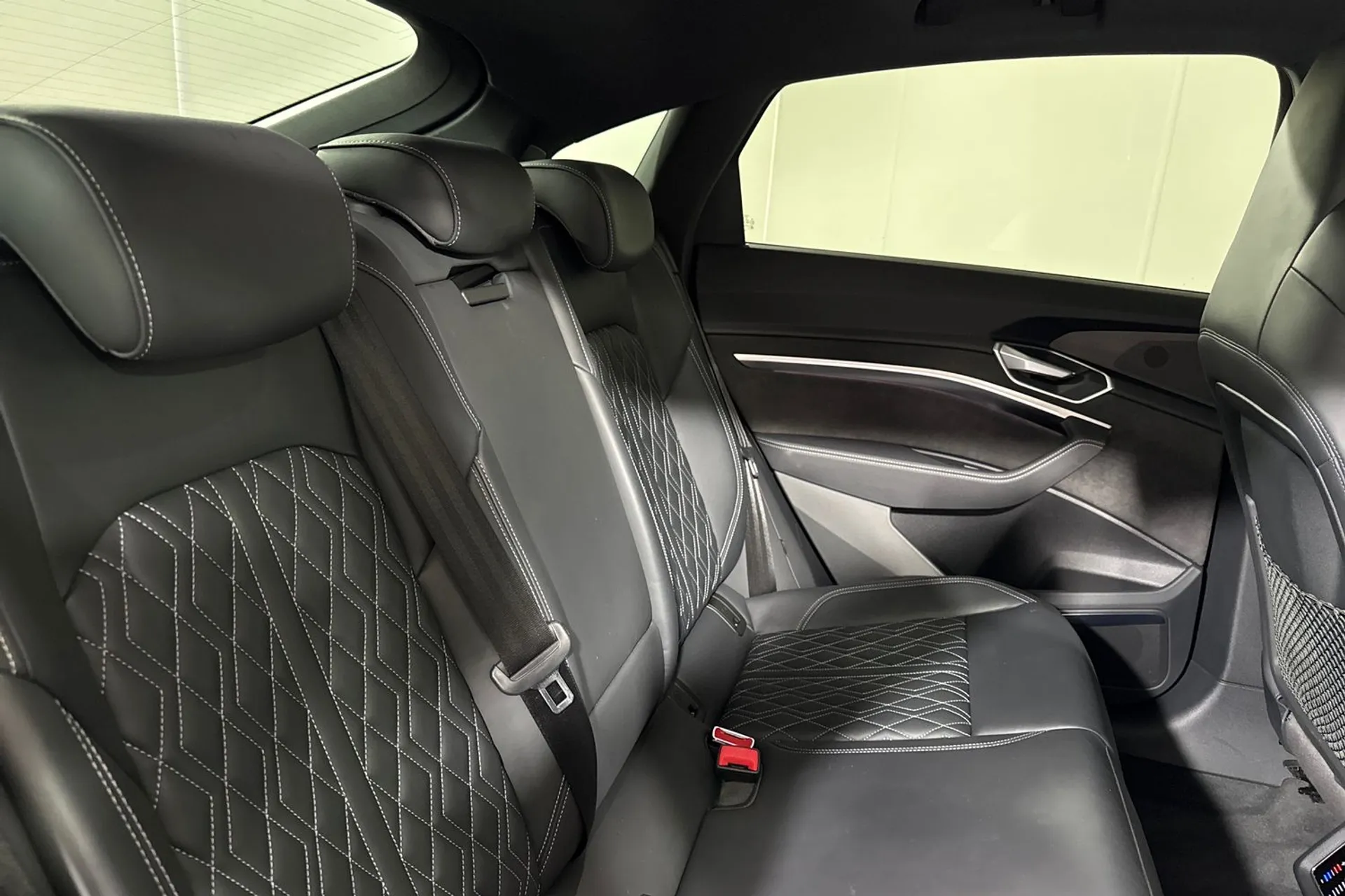 Audi e-tron thumbnail image number 25