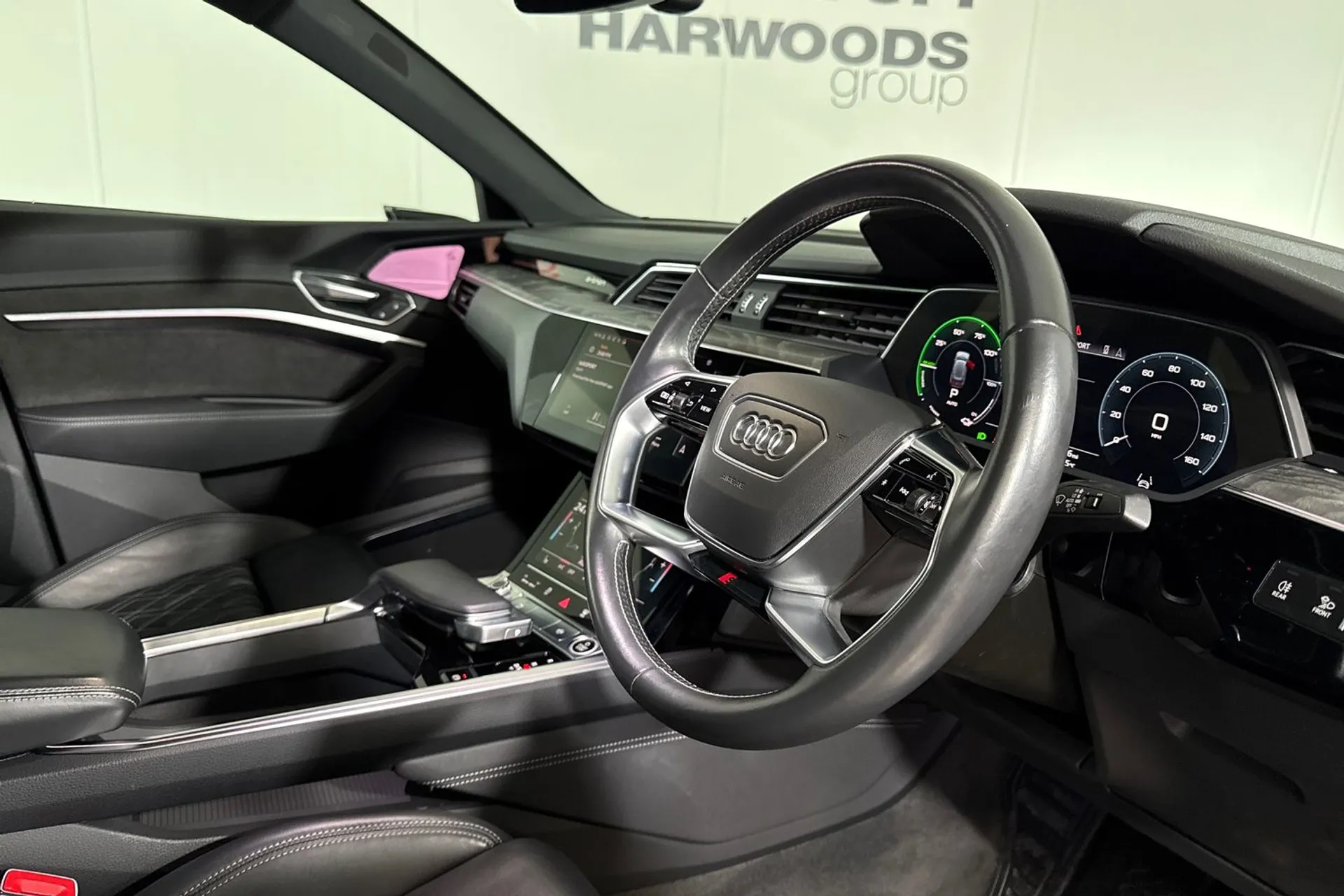 Audi e-tron thumbnail image number 31