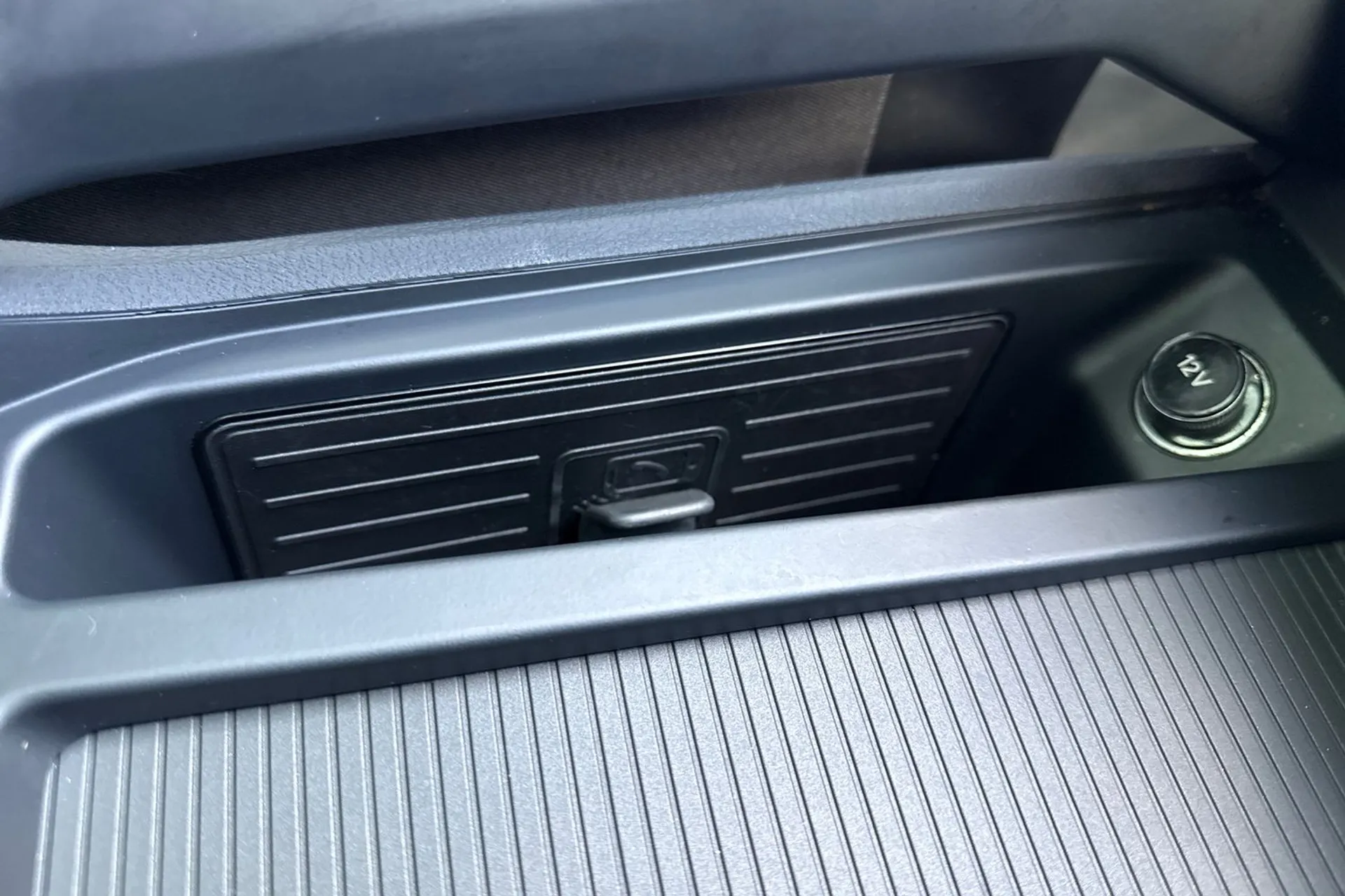 Audi e-tron thumbnail image number 54