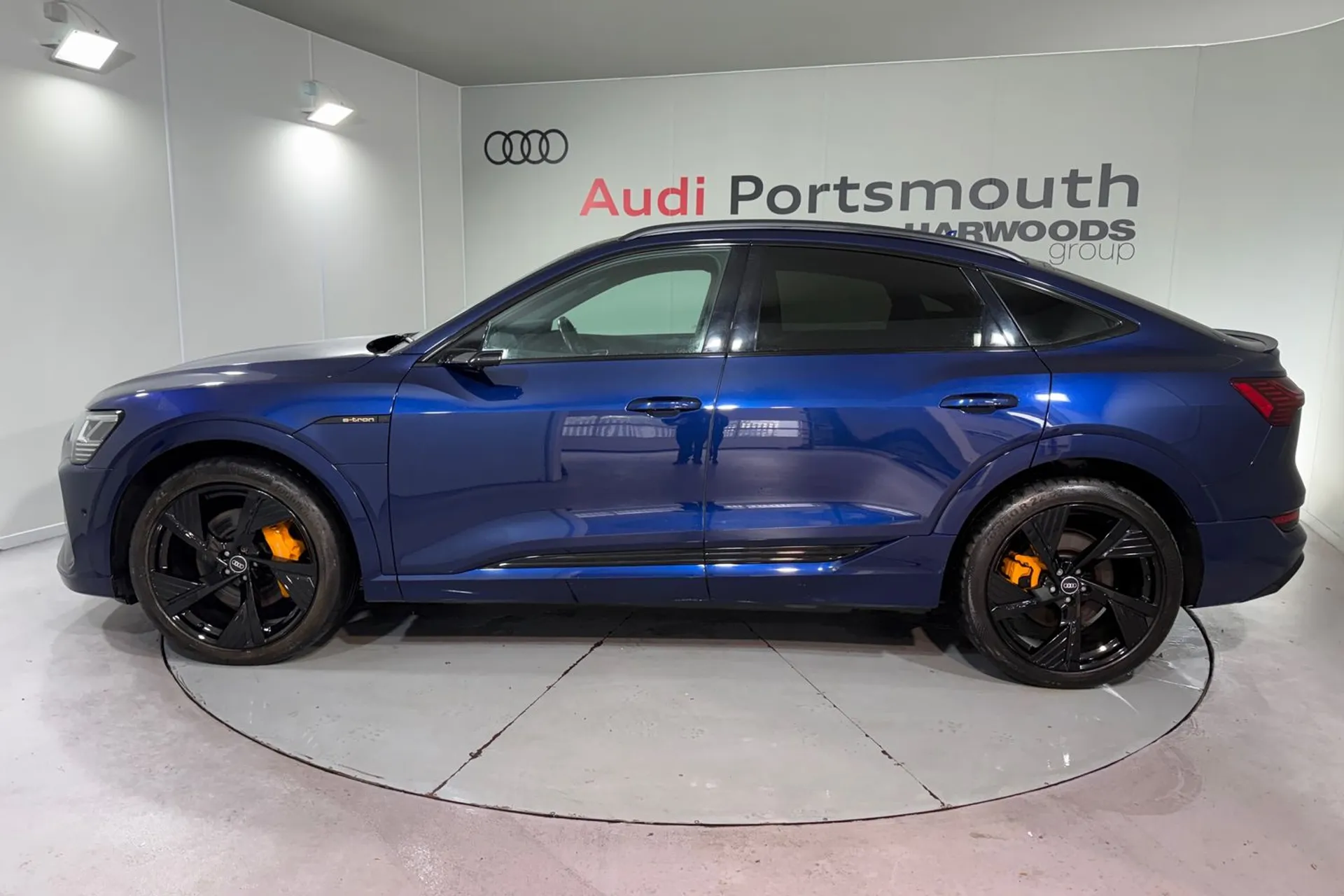 Audi e-tron thumbnail image number 11