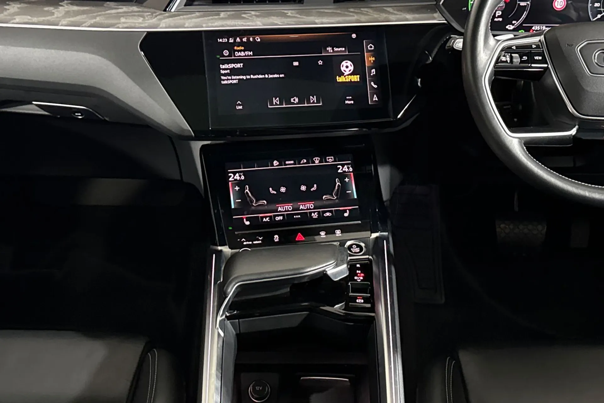 Audi e-tron thumbnail image number 48