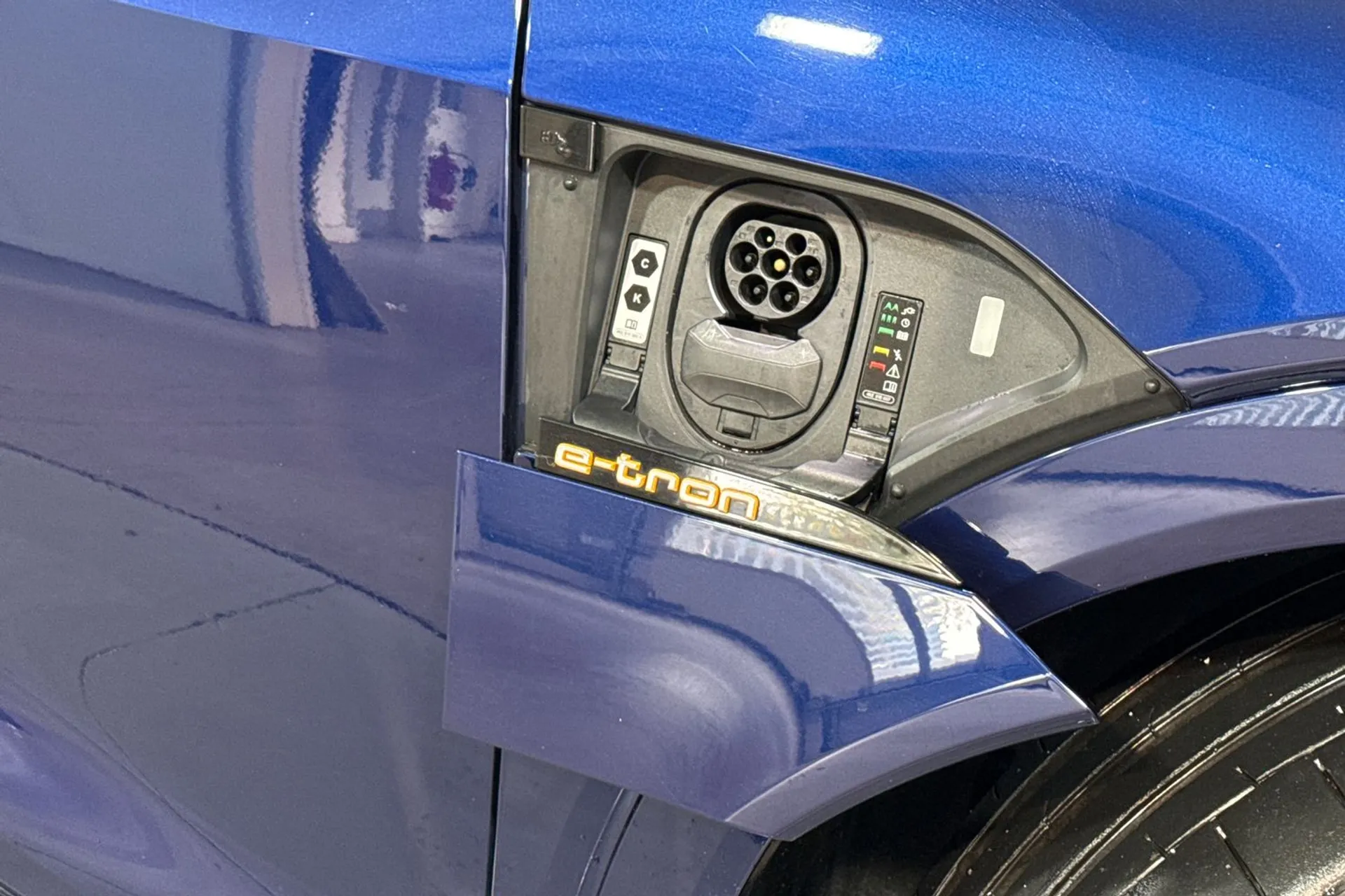 Audi e-tron thumbnail image number 19