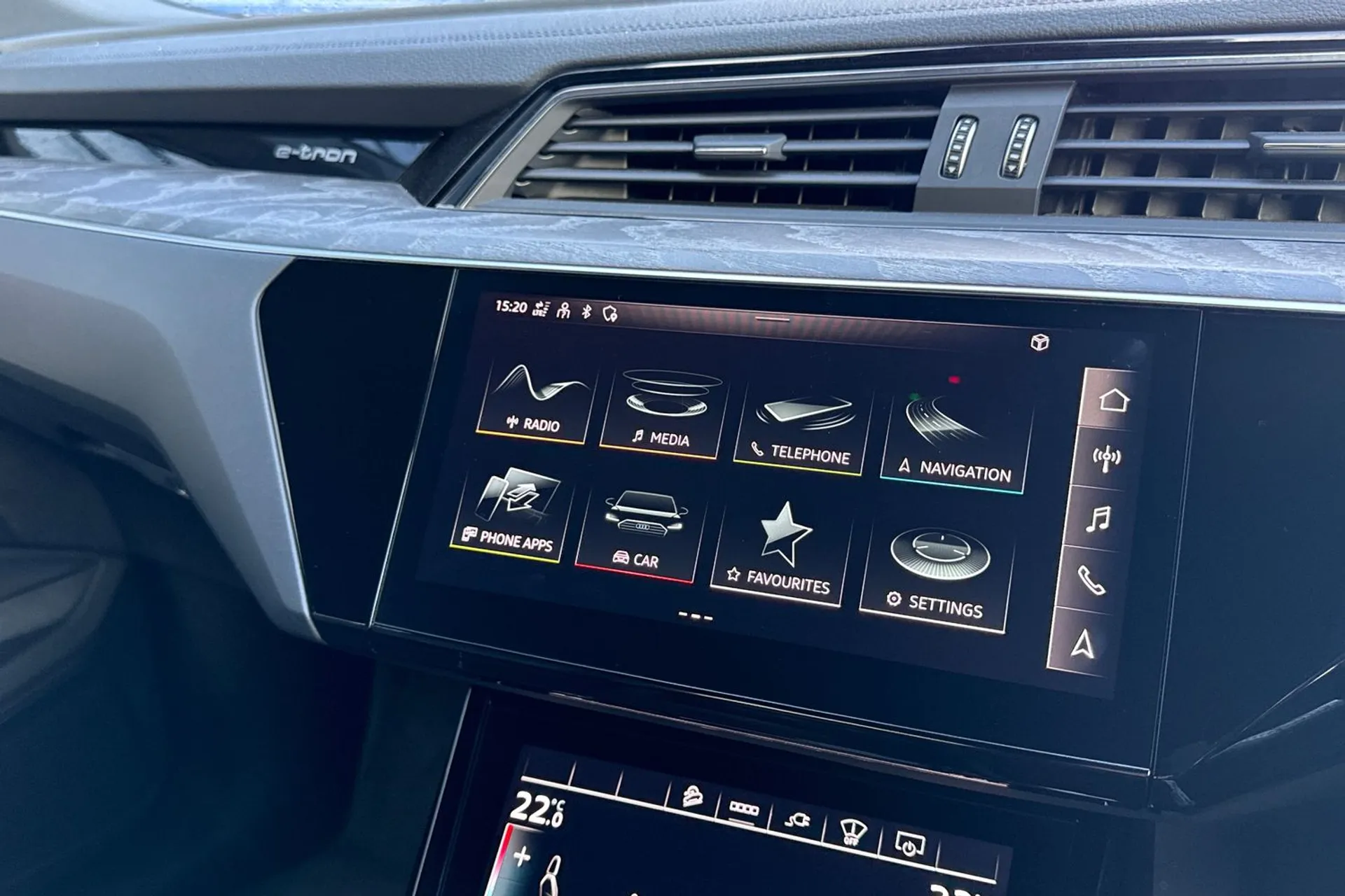 Audi e-tron thumbnail image number 36