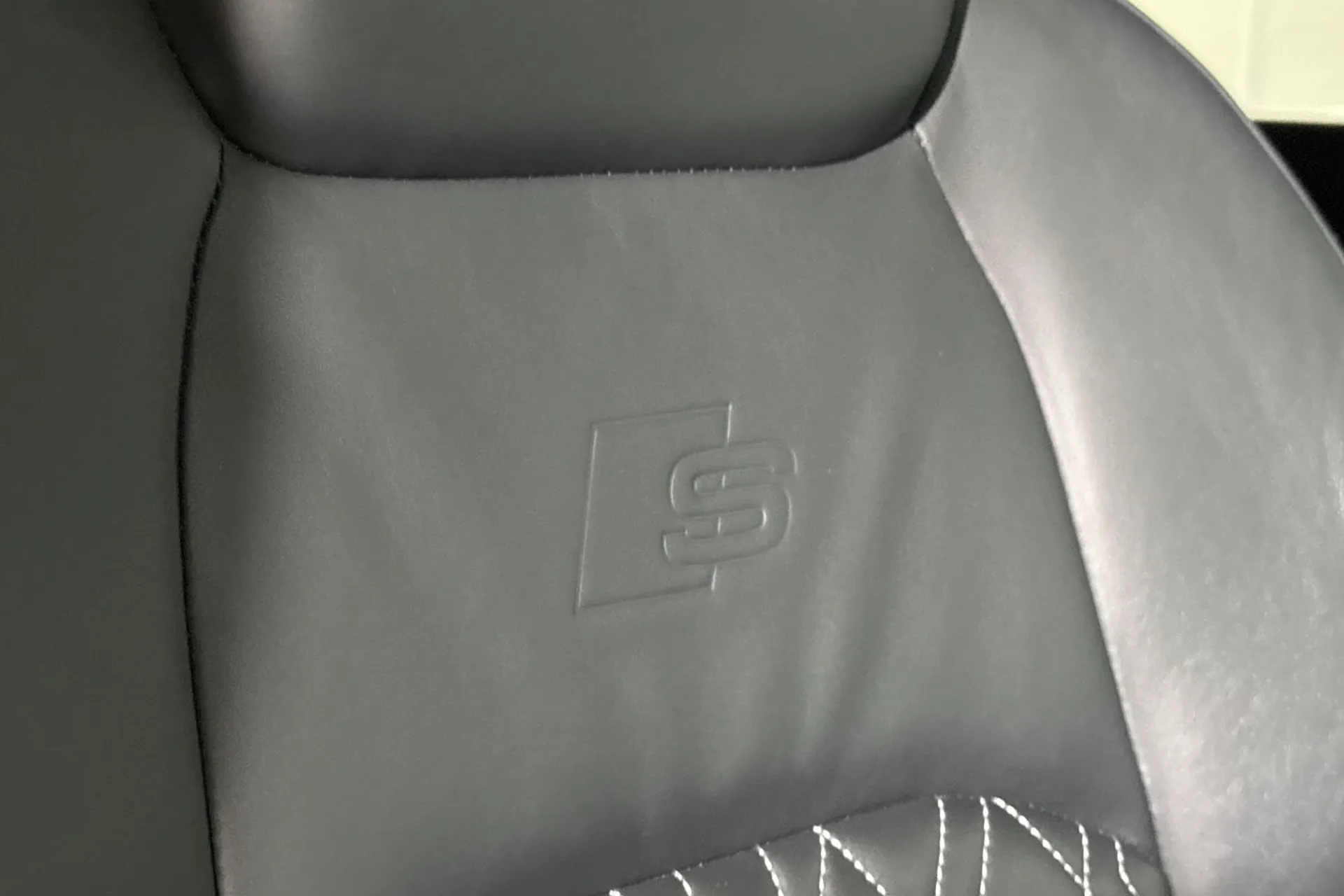 Audi e-tron thumbnail image number 45