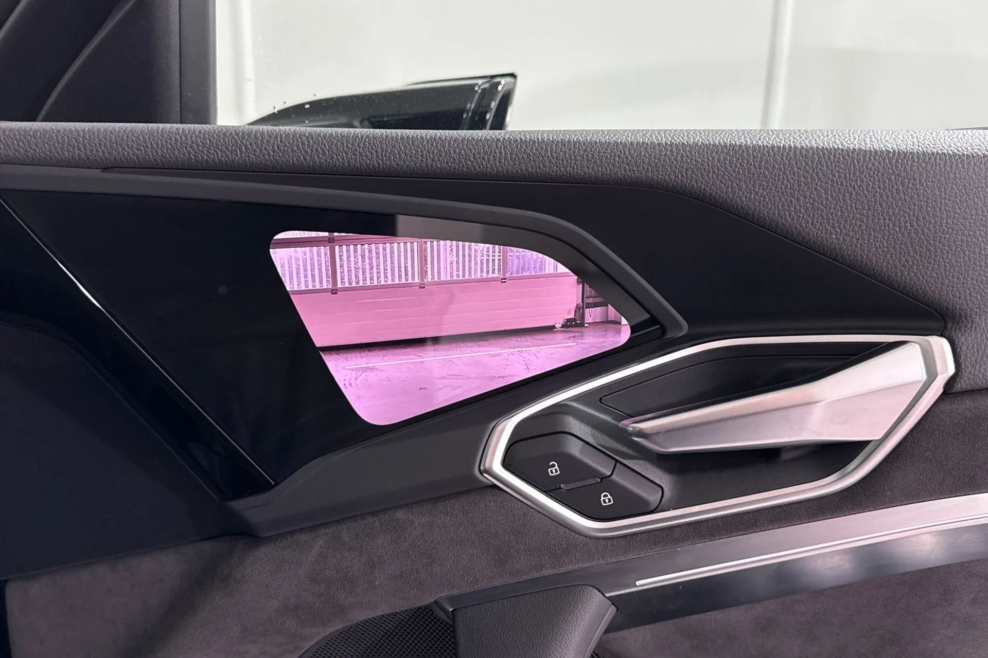 Audi e-tron thumbnail image number 34