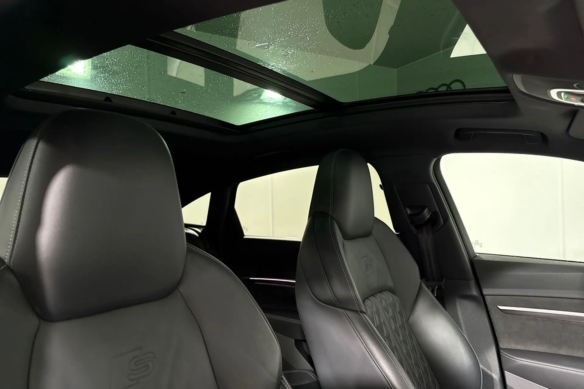 Audi e-tron thumbnail image number 4