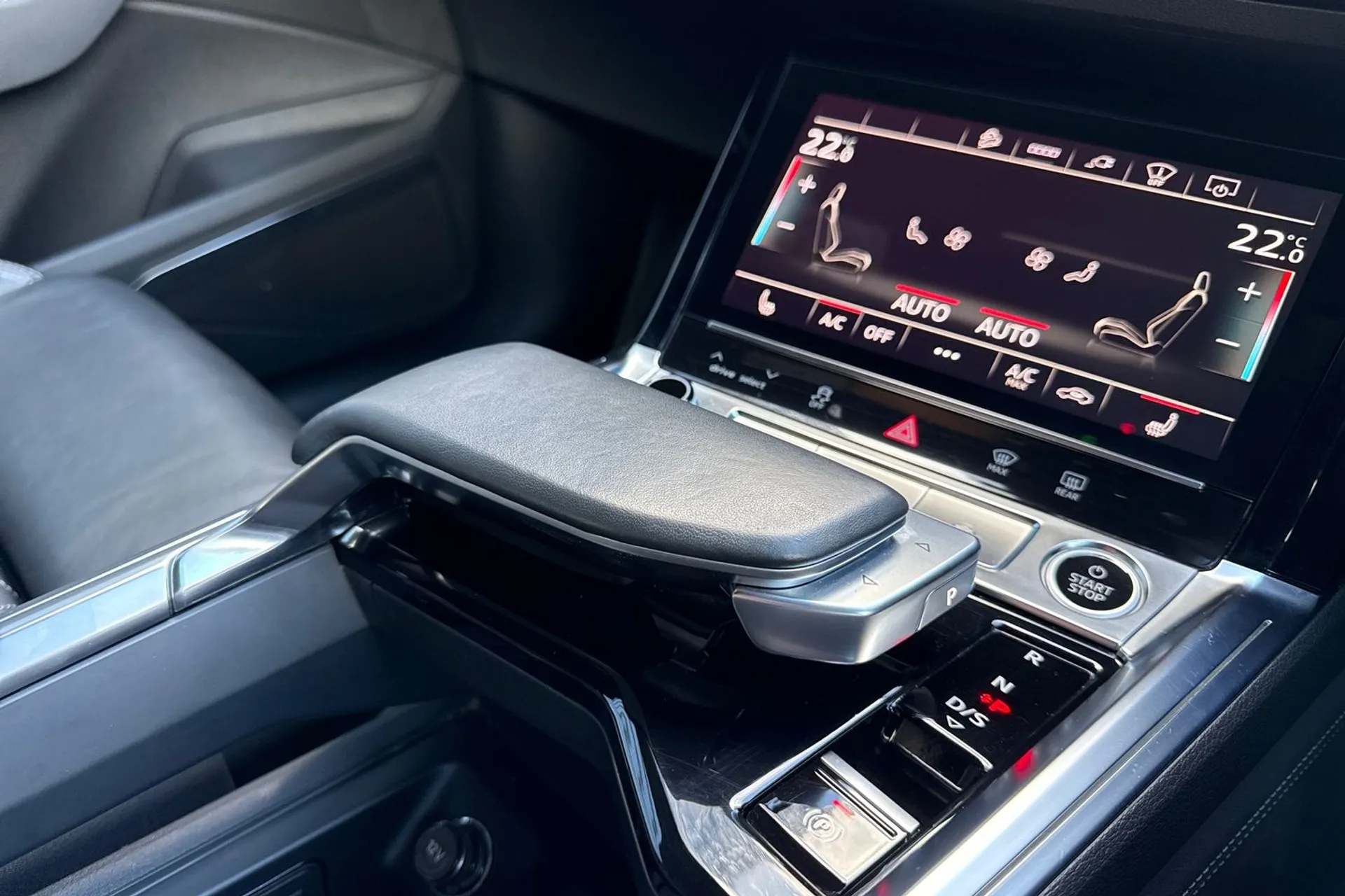 Audi e-tron thumbnail image number 39