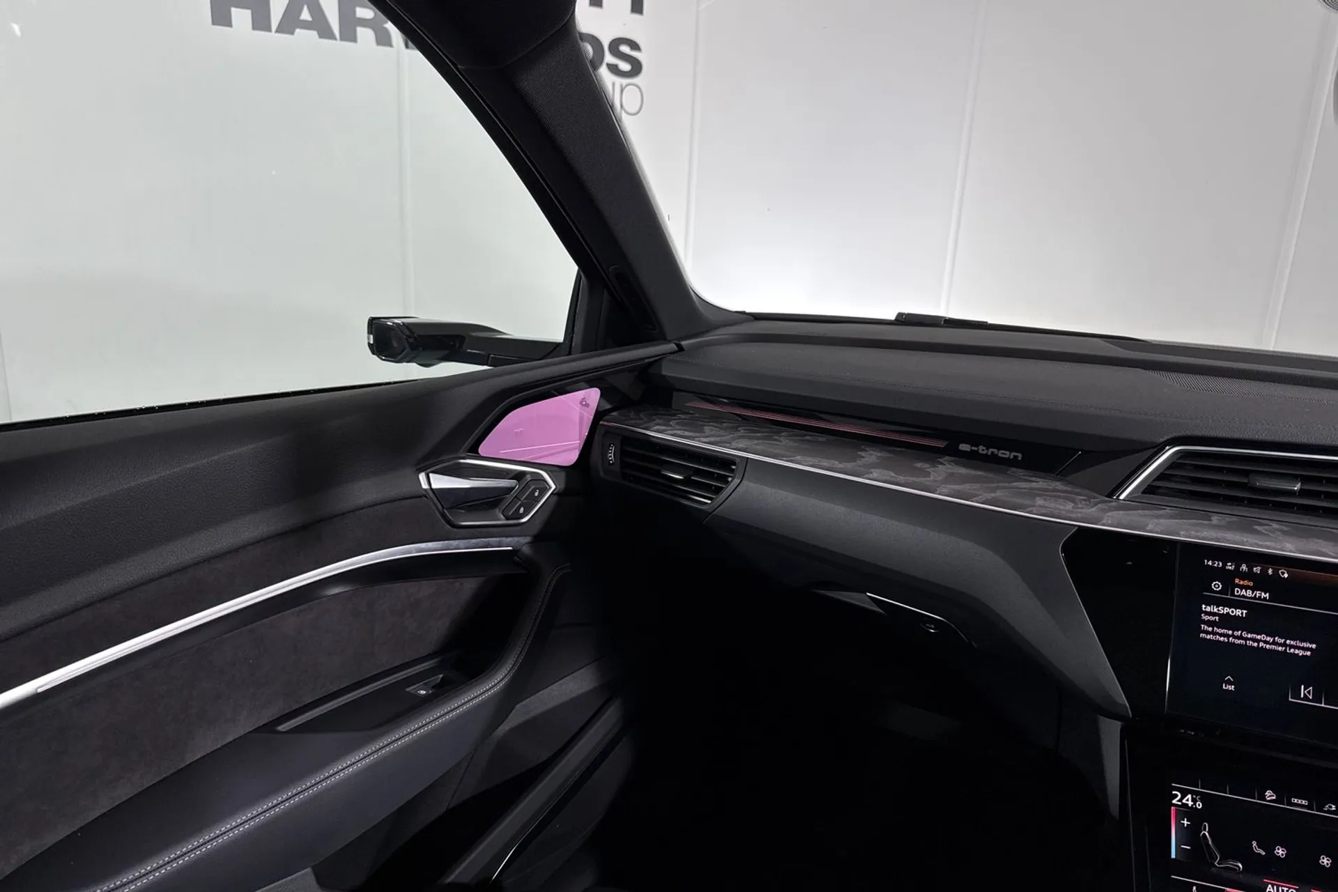 Audi e-tron thumbnail image number 42