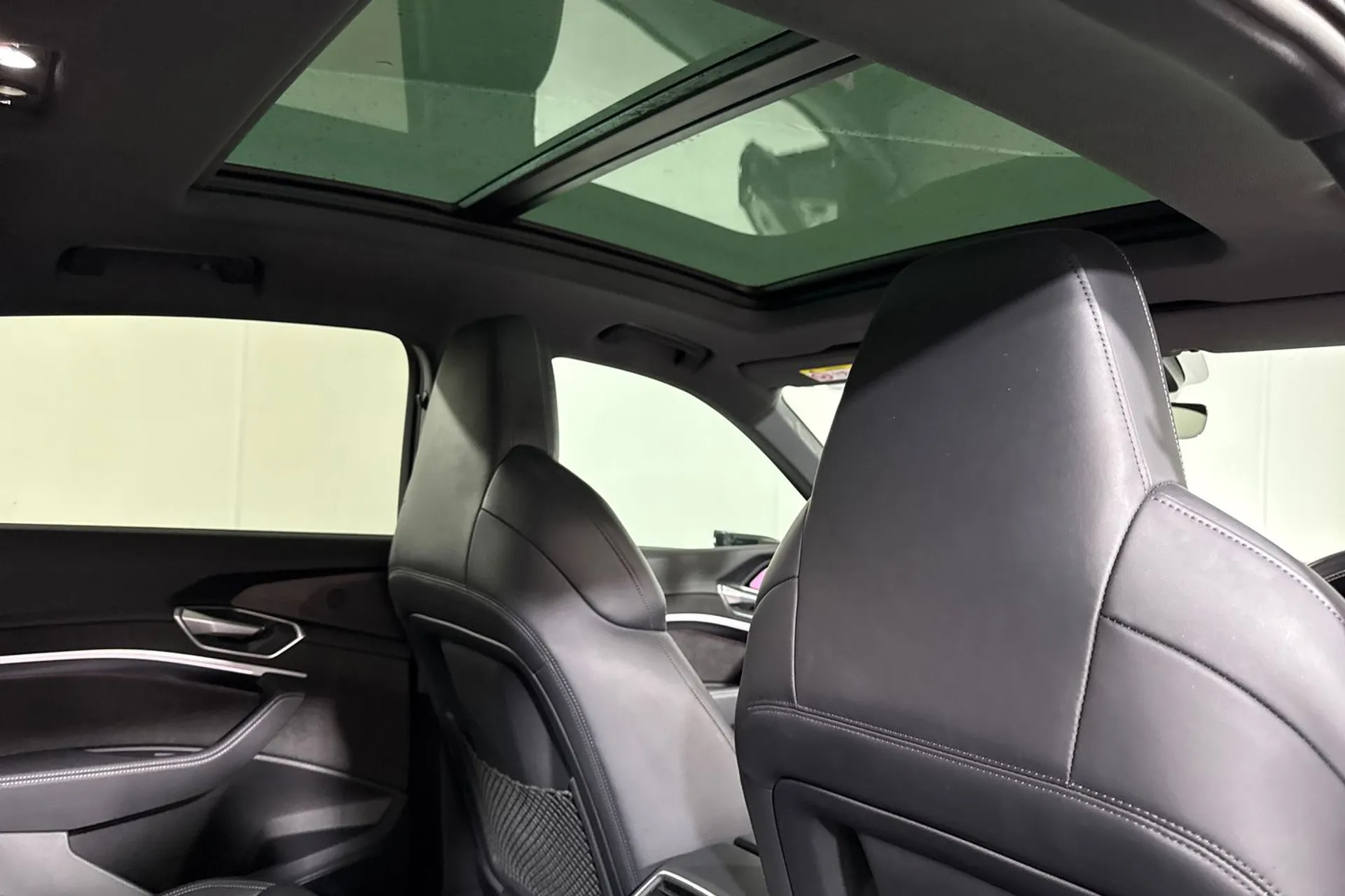 Audi e-tron thumbnail image number 27