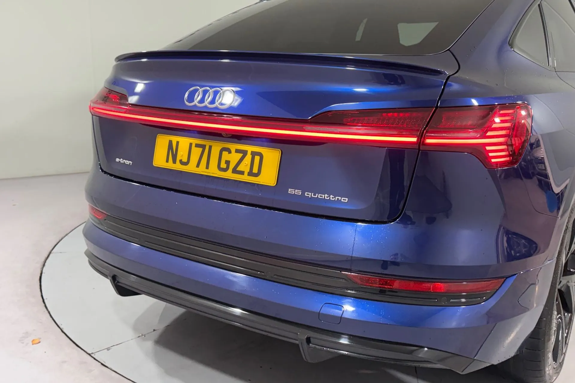 Audi e-tron thumbnail image number 17