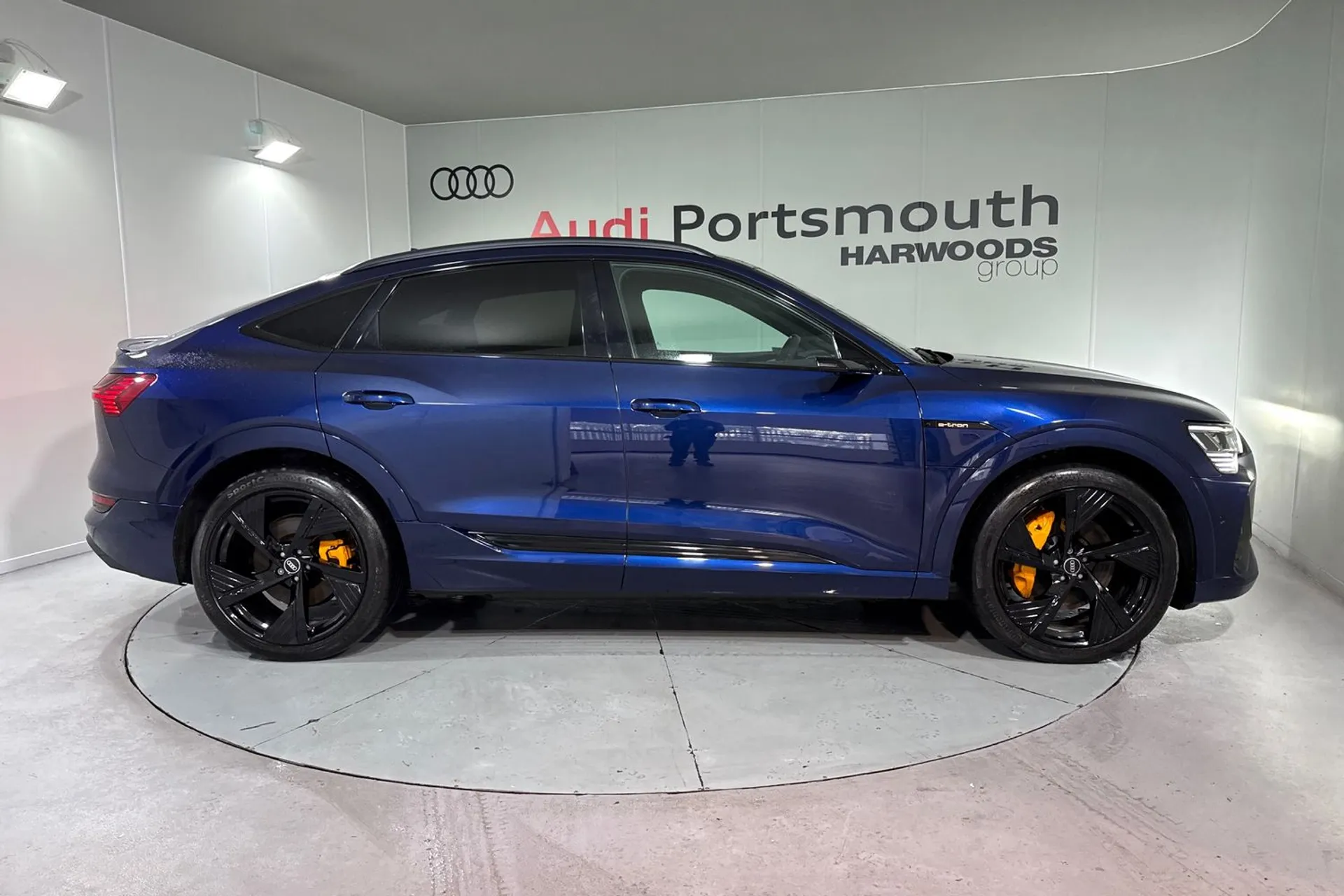 Audi e-tron thumbnail image number 2