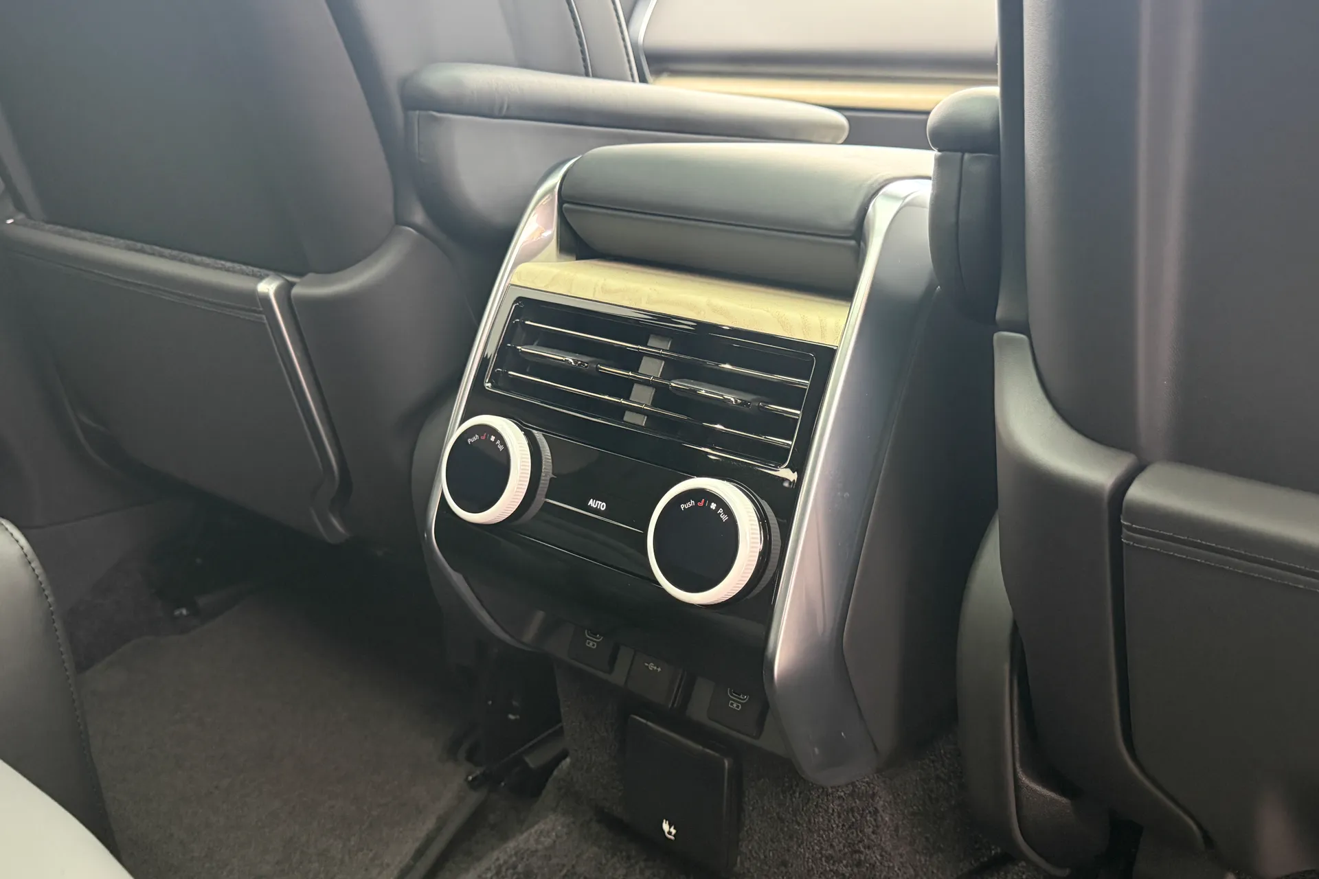 LAND ROVER RANGE ROVER thumbnail image number 54