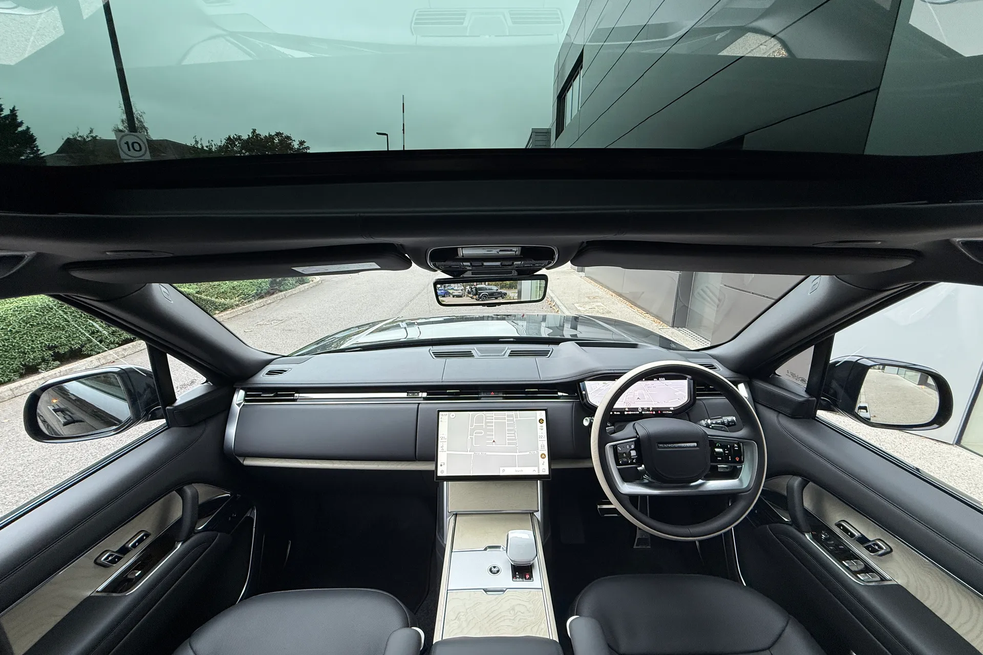 LAND ROVER RANGE ROVER thumbnail image number 3