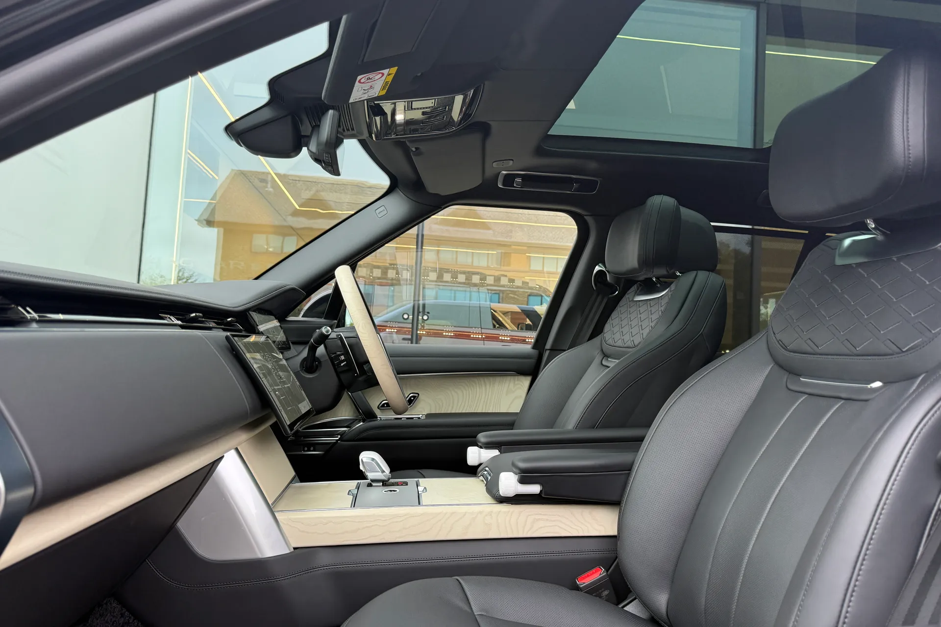 LAND ROVER RANGE ROVER thumbnail image number 66