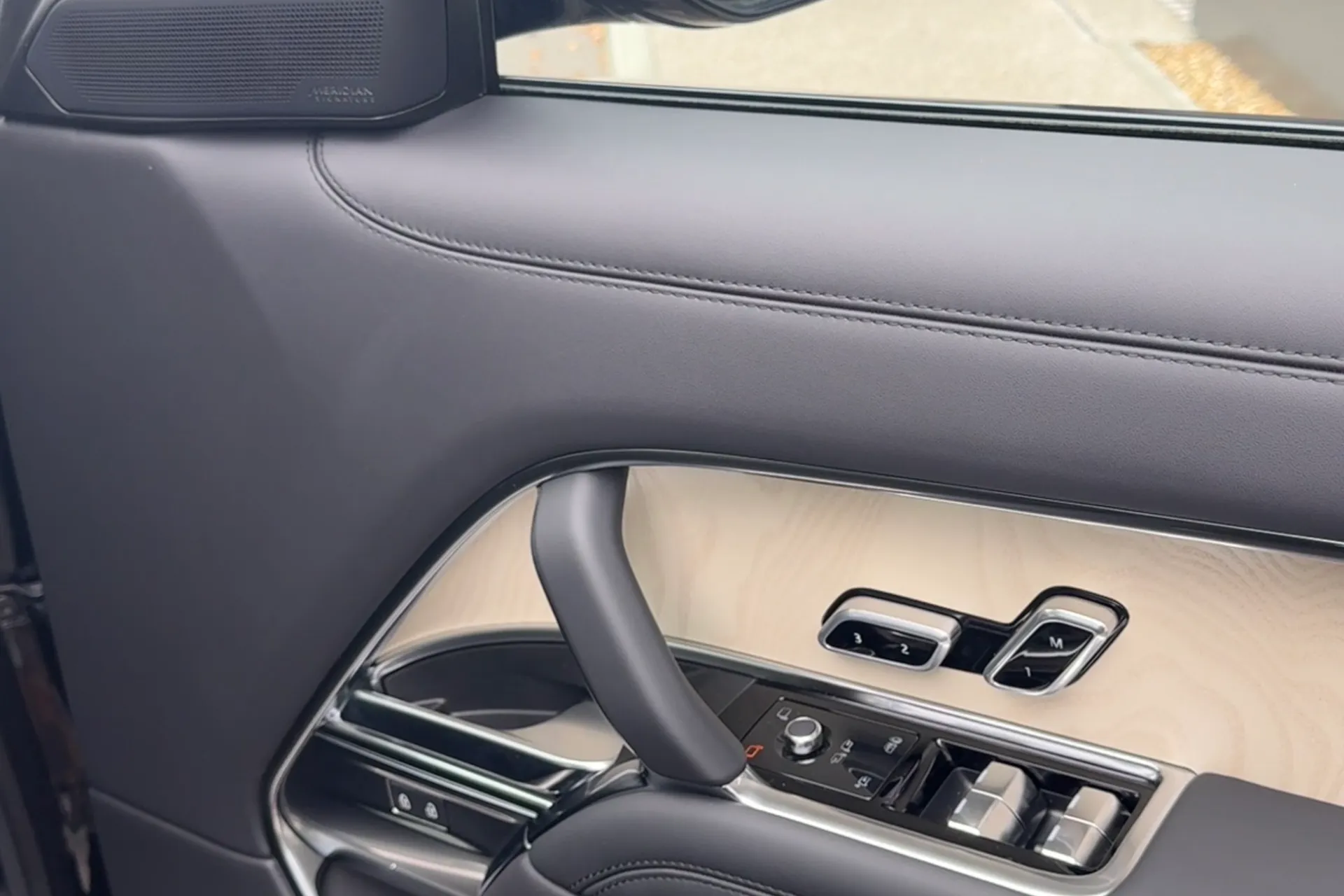 LAND ROVER RANGE ROVER thumbnail image number 33