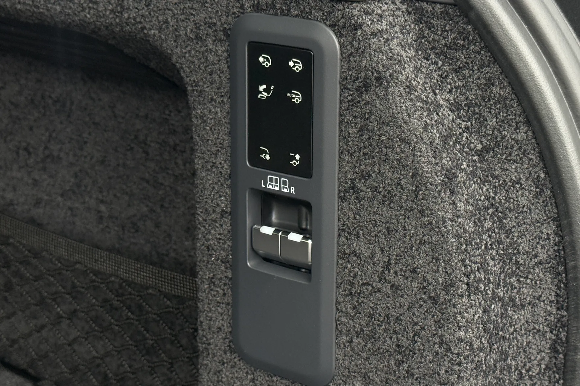 LAND ROVER RANGE ROVER thumbnail image number 46